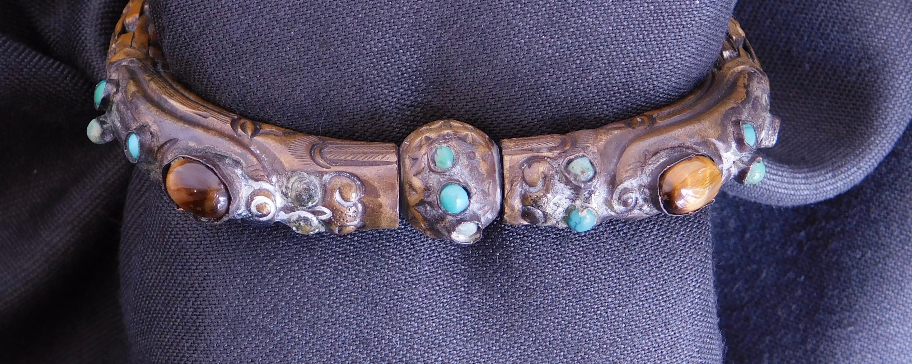 Antique Chinese Brass Bracelet with Turquoise and Tiger Eye Bezel Set Stones. In Good Condition For Sale In Antwerp, BE