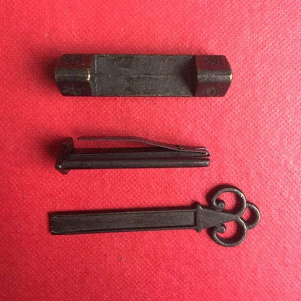 Vintage Chinese Bronze Classic Lock with Key For Sale 1