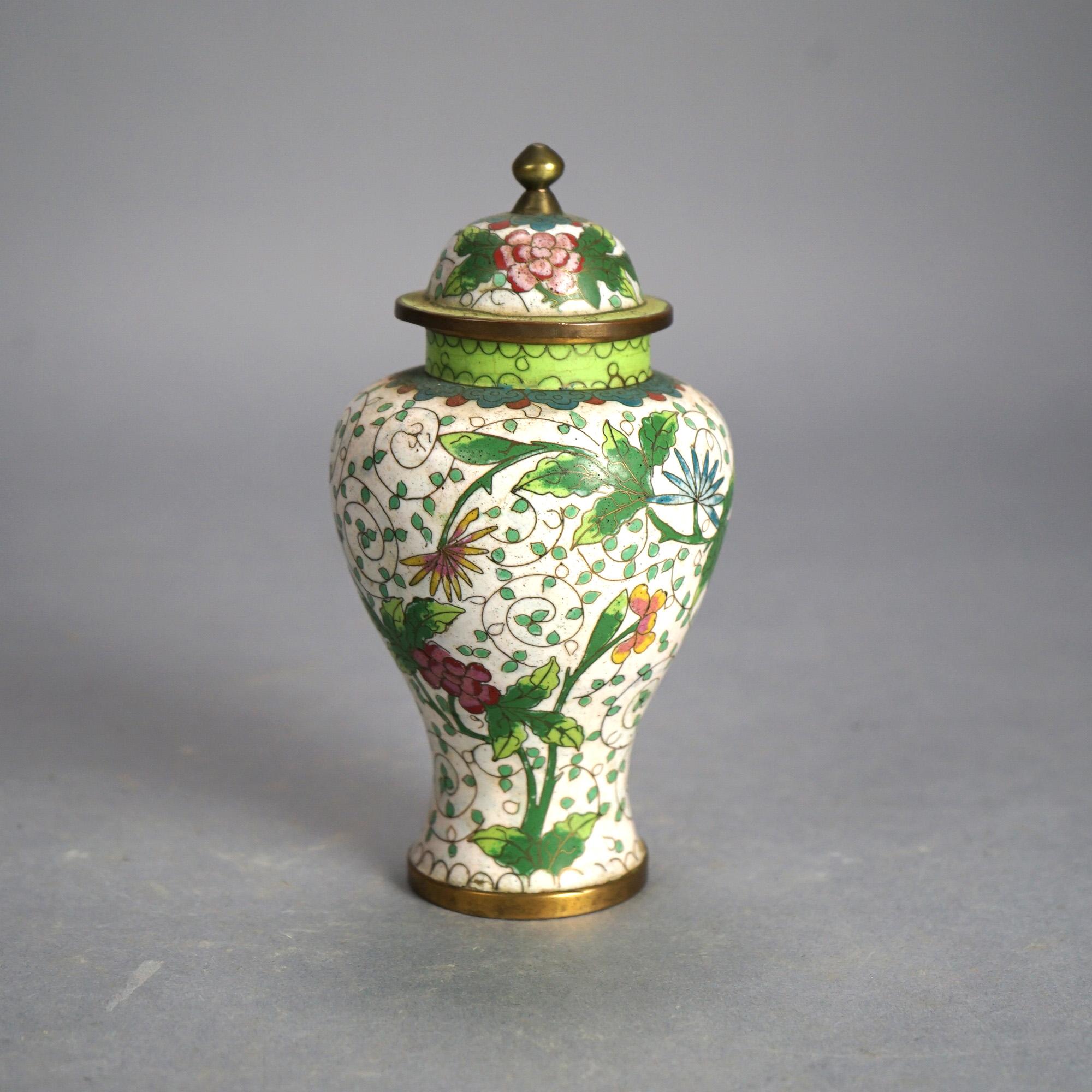 Antike chinesische Cloisonné-Urne aus Bronze mit emailliertem Deckel und Blumen aus Bronze, um 1920 (20. Jahrhundert) im Angebot