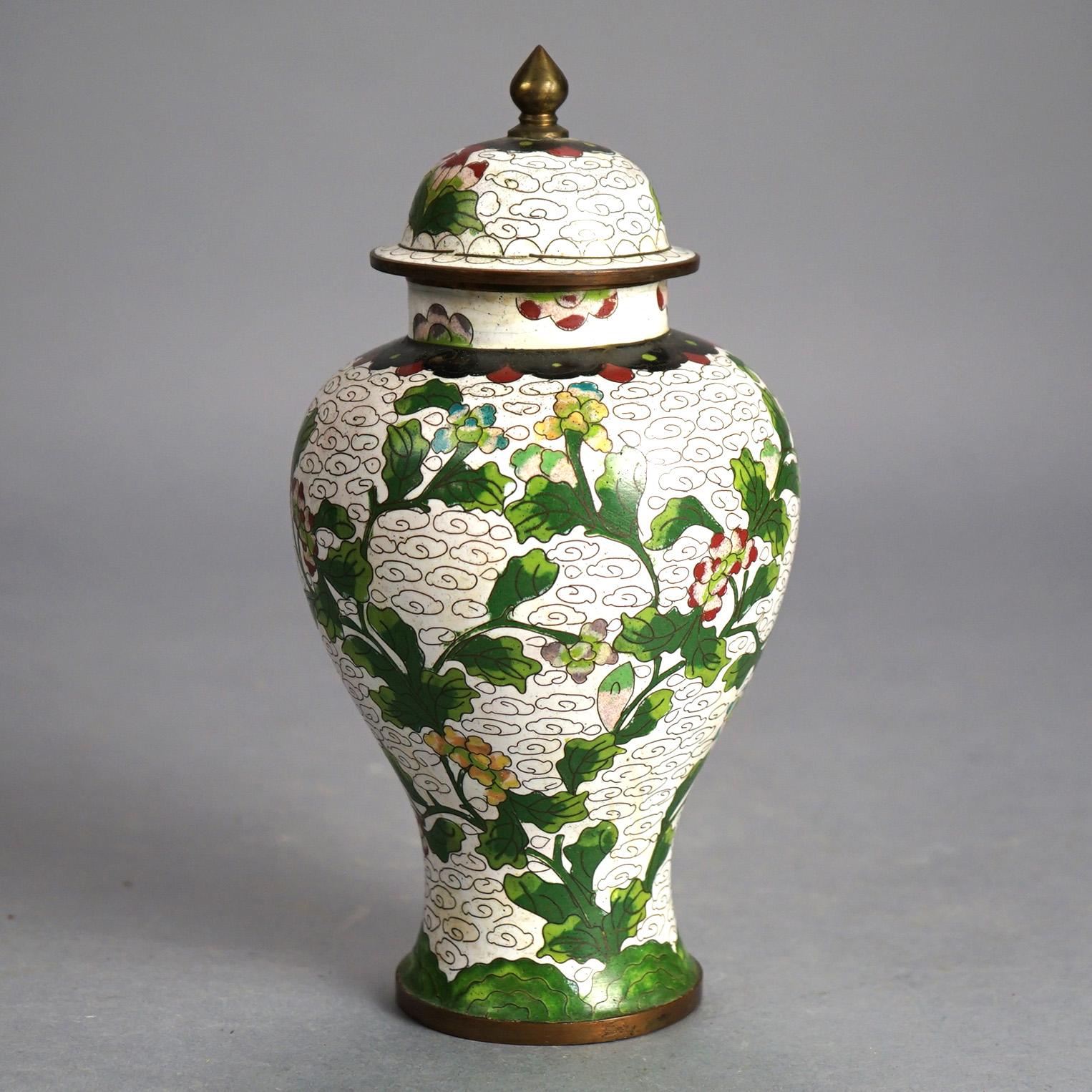Antike chinesische Cloisonné-Urne aus Bronze mit emailliertem Deckel und Blumen aus Bronze, um 1920 im Angebot 1