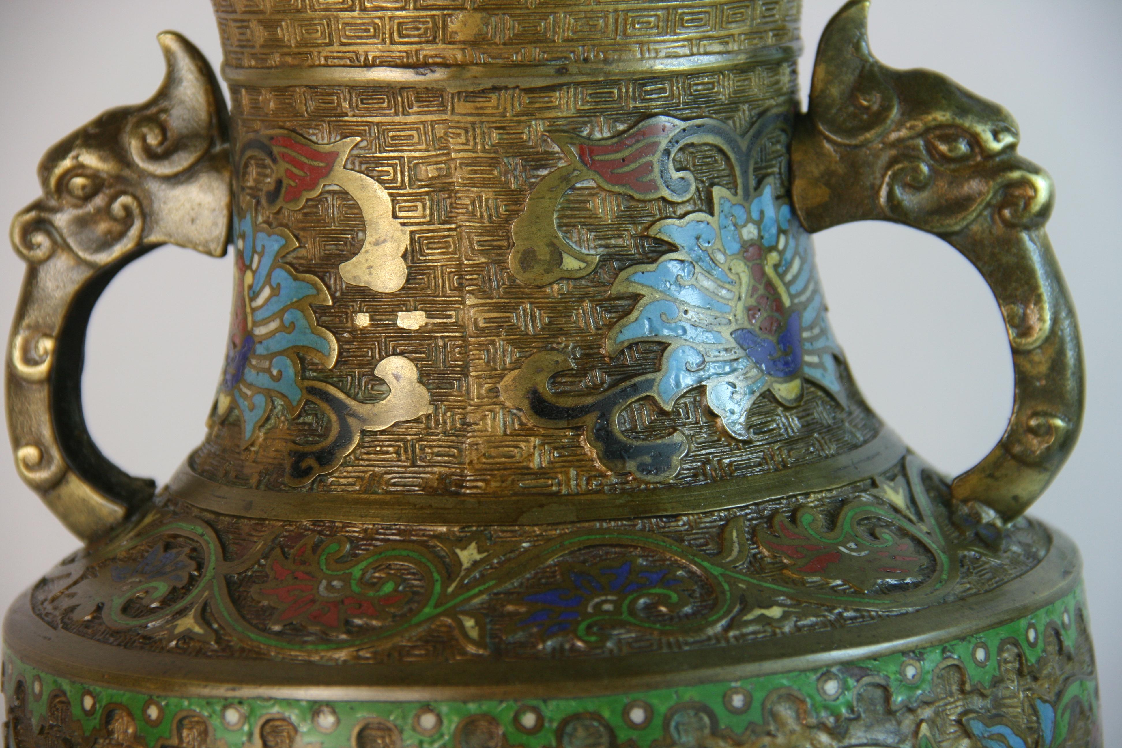 Antike chinesische Bronze Cloissone Urne (Mitte des 20. Jahrhunderts) im Angebot