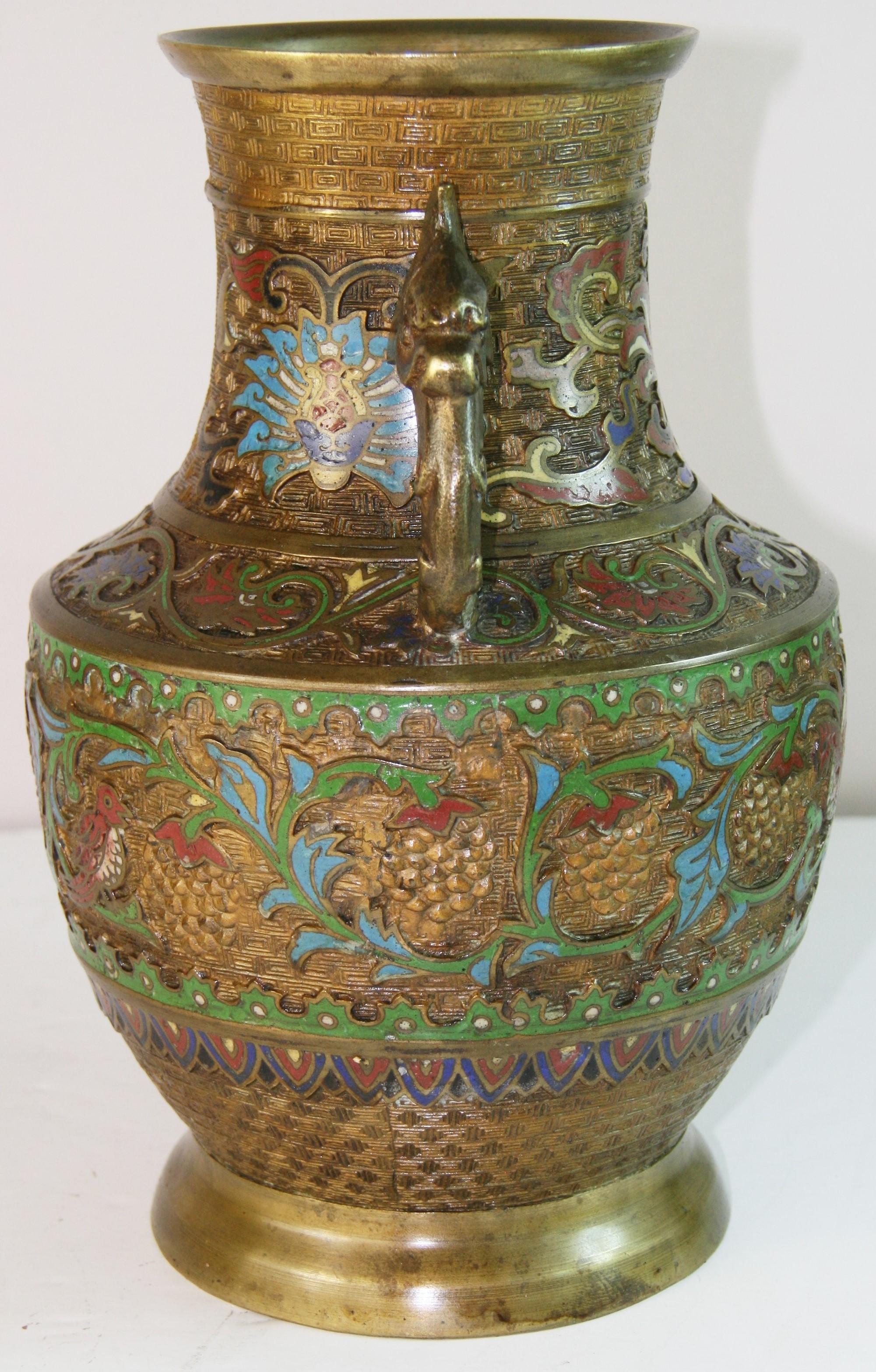 Antike chinesische Bronze Cloissone Urne im Angebot 2