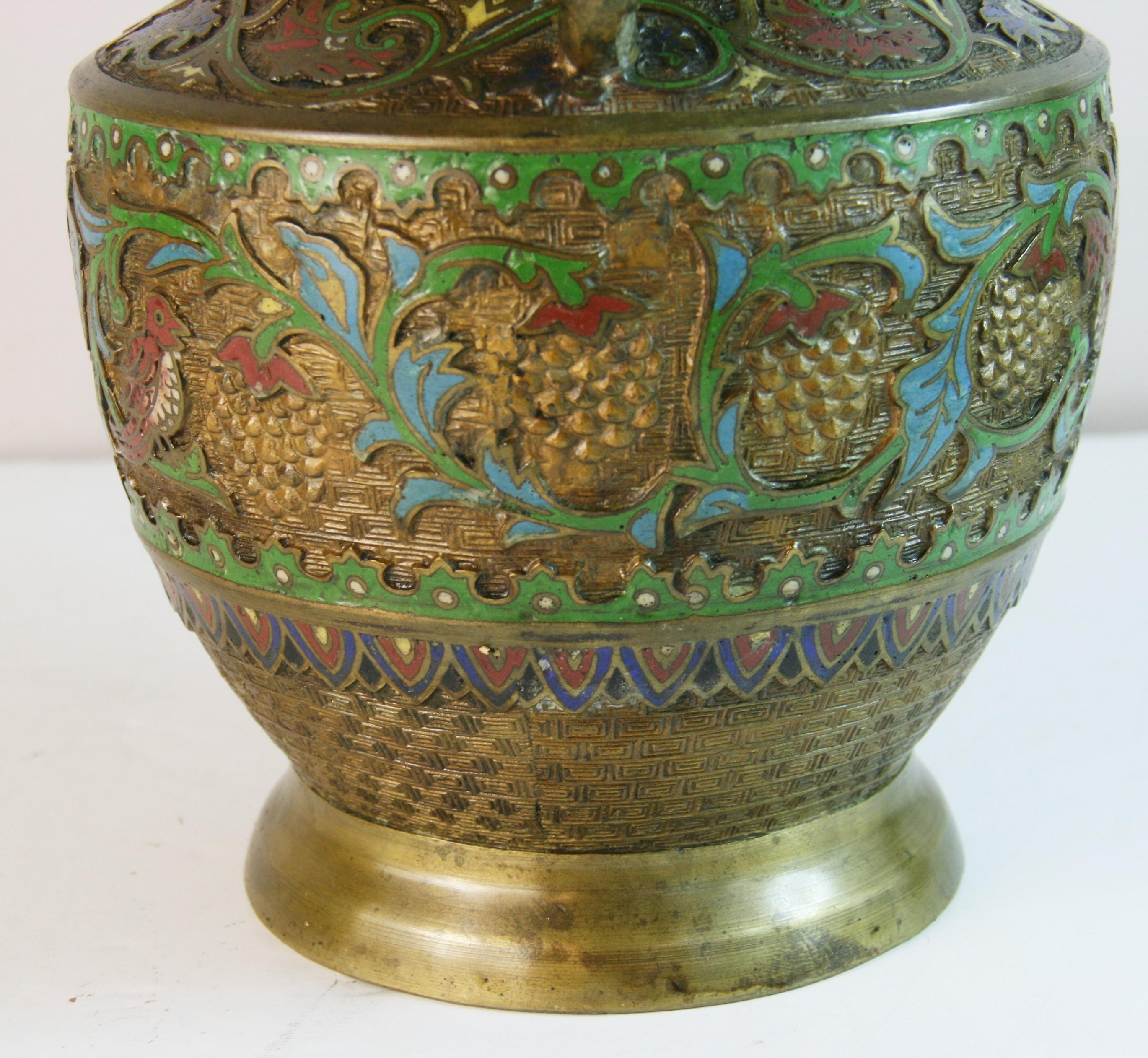 Antike chinesische Bronze Cloissone Urne im Angebot 3