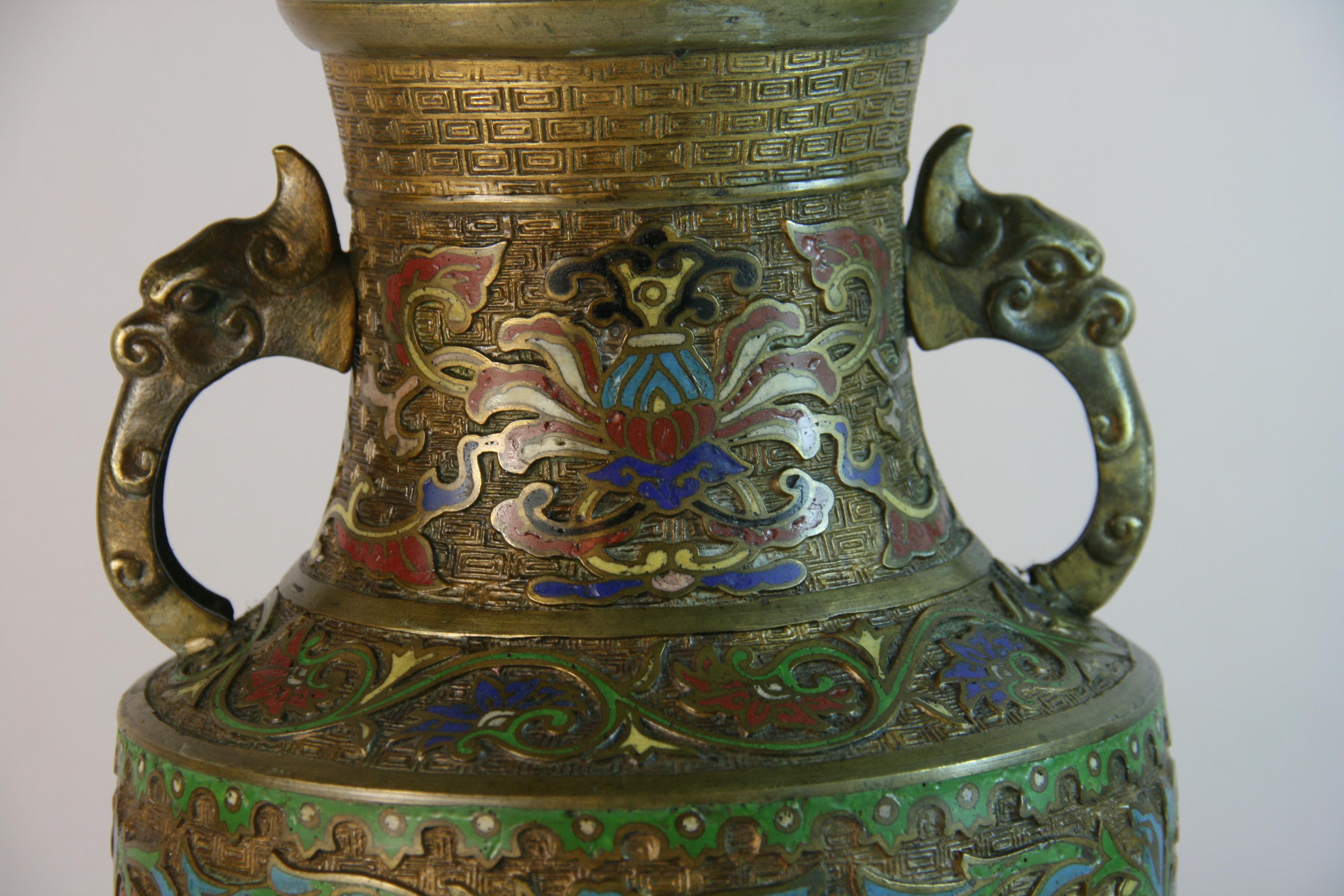 Antike chinesische Bronze Cloissone Urne im Angebot 4
