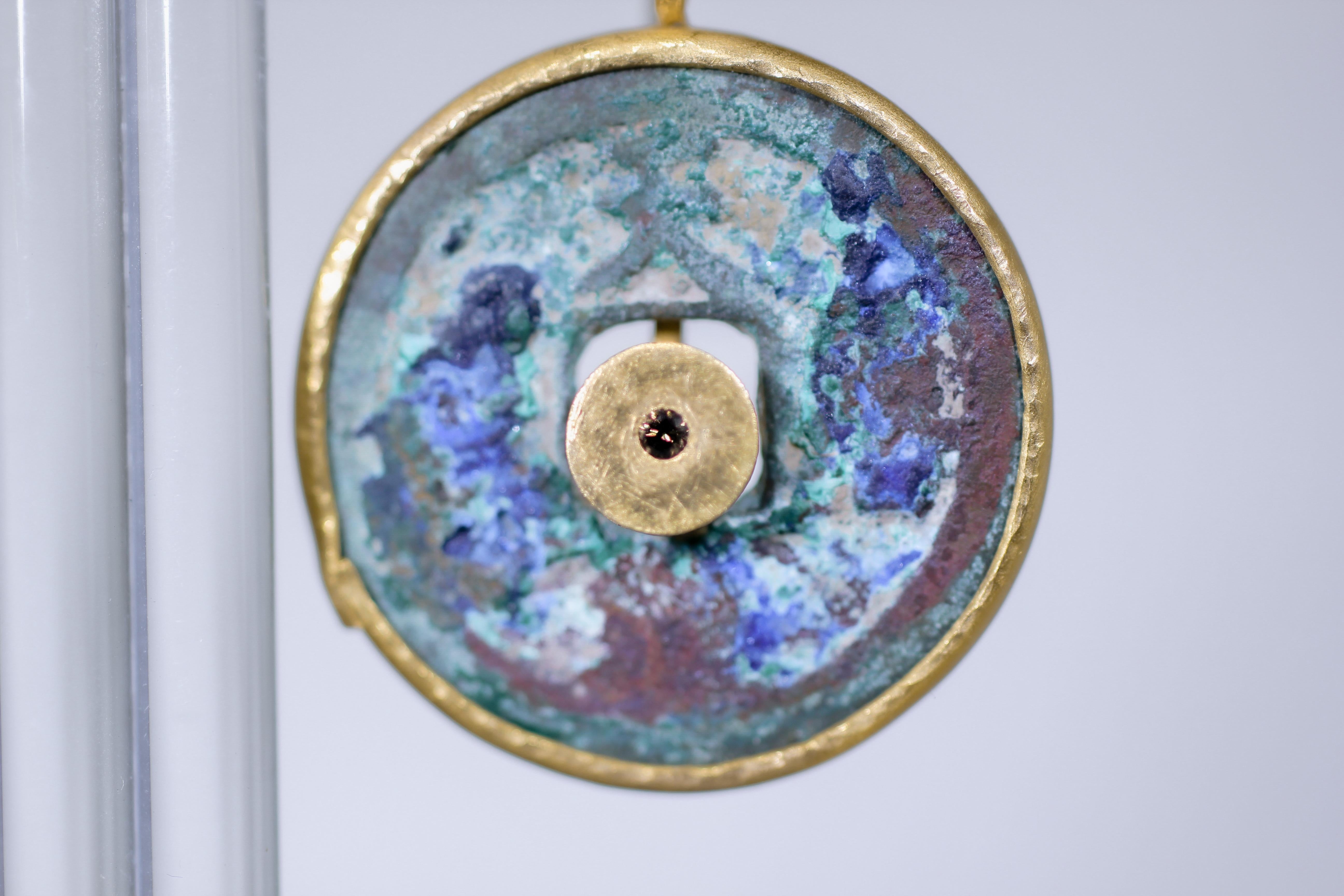 Taille ronde Pendants d'oreilles chinois anciens en bronze, tourmaline, diamant et or 21-22 carats en vente