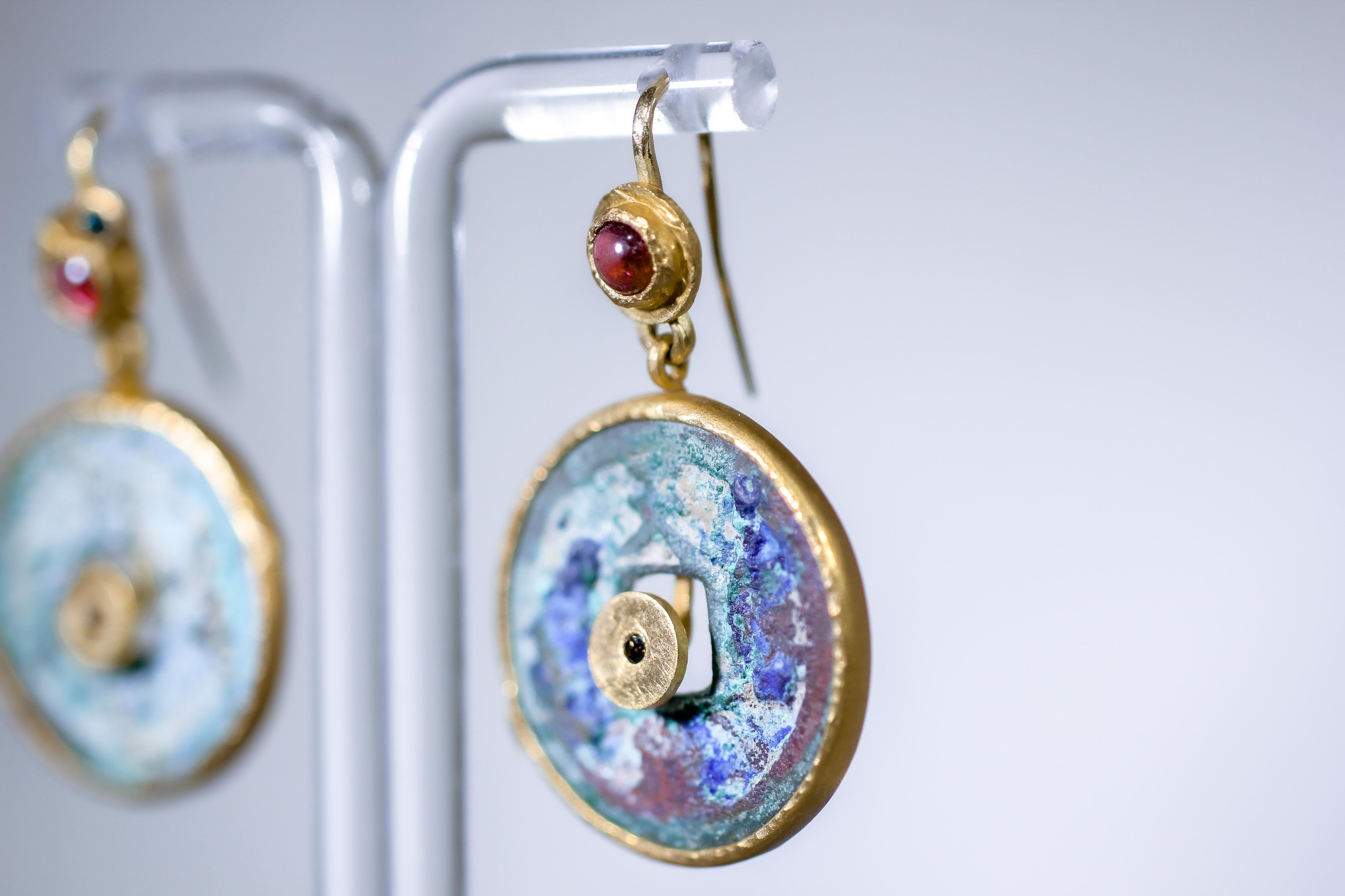 Pendants d'oreilles chinois anciens en bronze, tourmaline, diamant et or 21-22 carats Neuf - En vente à New York, NY