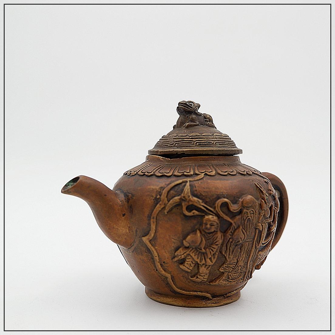 Antigua Figura Daoísta China de Bronce sobre Pequeña Tetera - Años 30 en venta 5