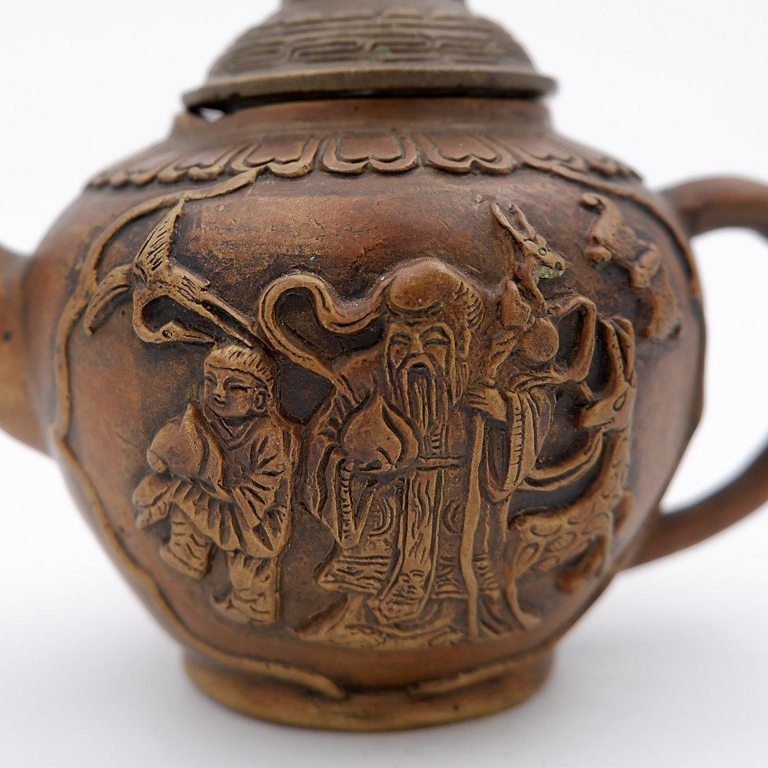 Antigua Figura Daoísta China de Bronce sobre Pequeña Tetera - Años 30 en venta 9