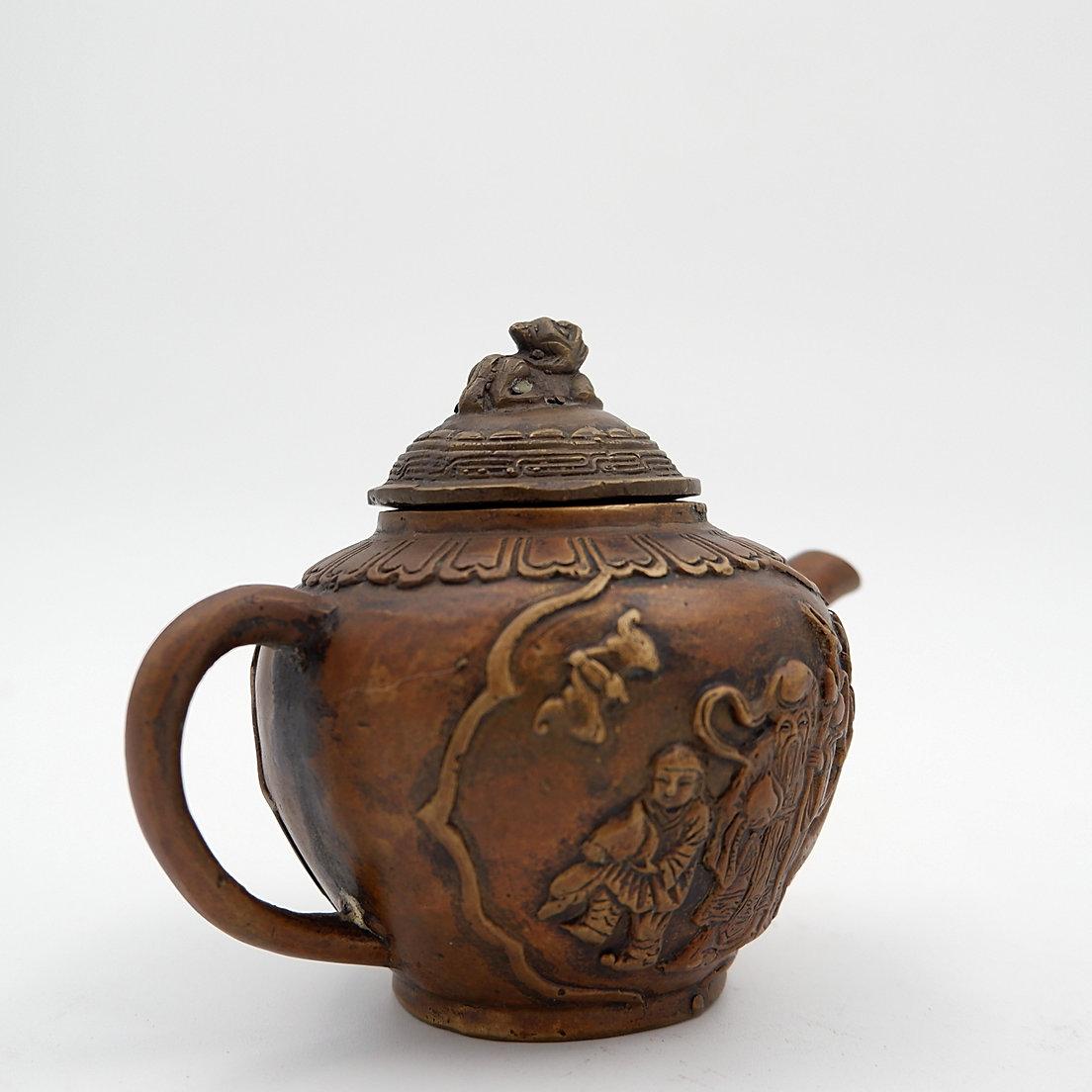 Antigua Figura Daoísta China de Bronce sobre Pequeña Tetera - Años 30 en venta 3