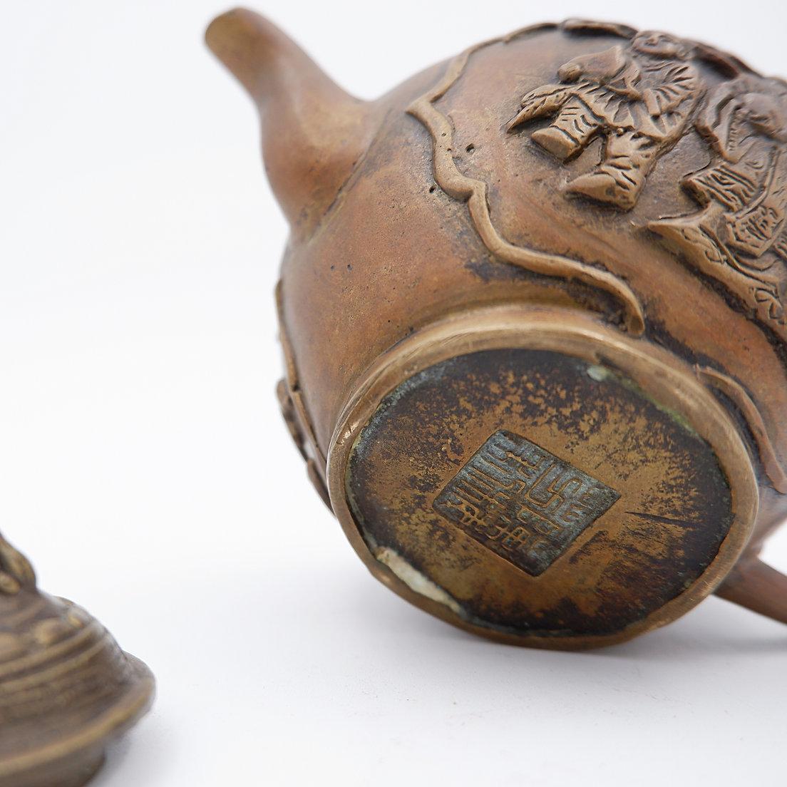 Antigua Figura Daoísta China de Bronce sobre Pequeña Tetera - Años 30 en venta 4