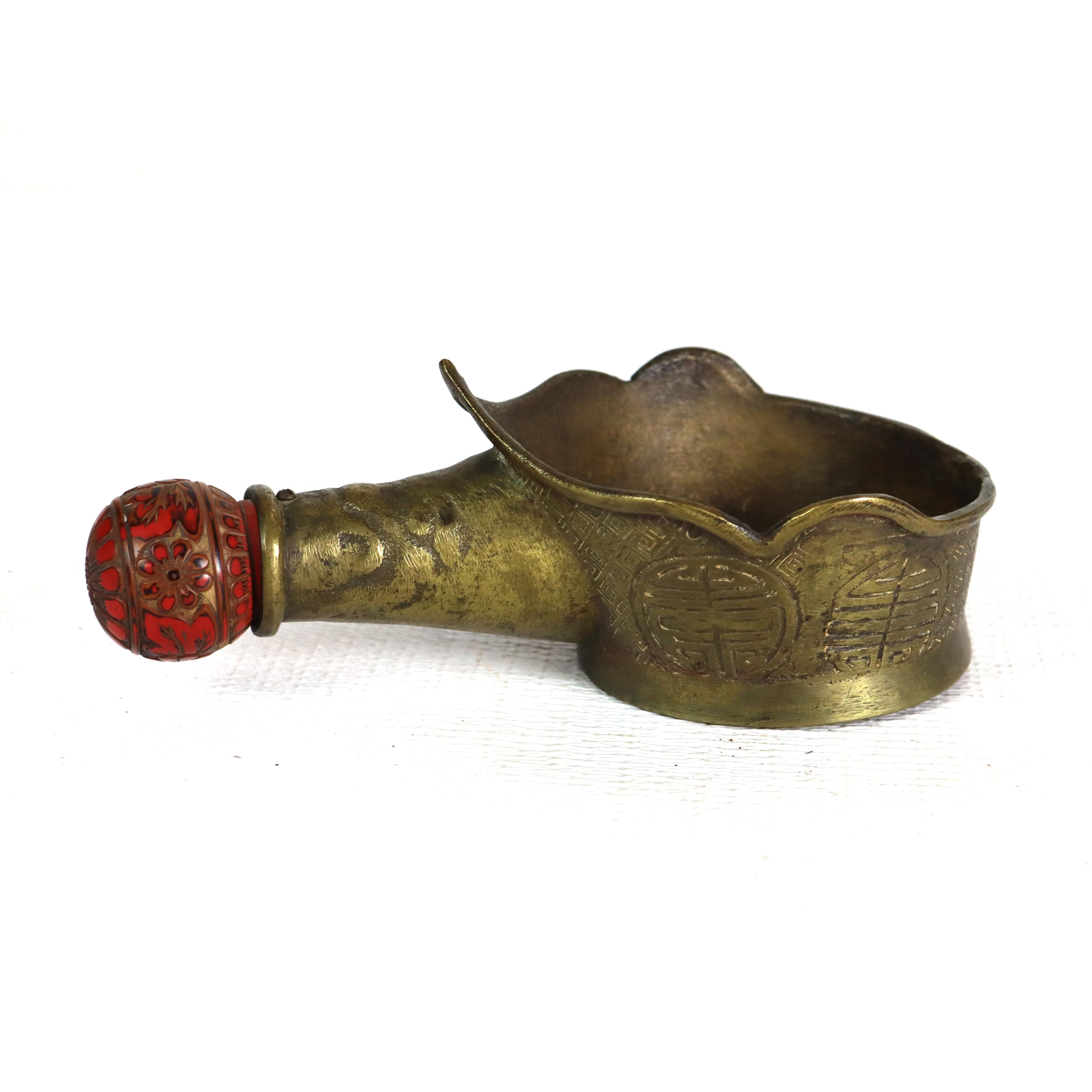 Fer plat en bronze chinois ancien 19e siècle

Mesures - 8 1/8