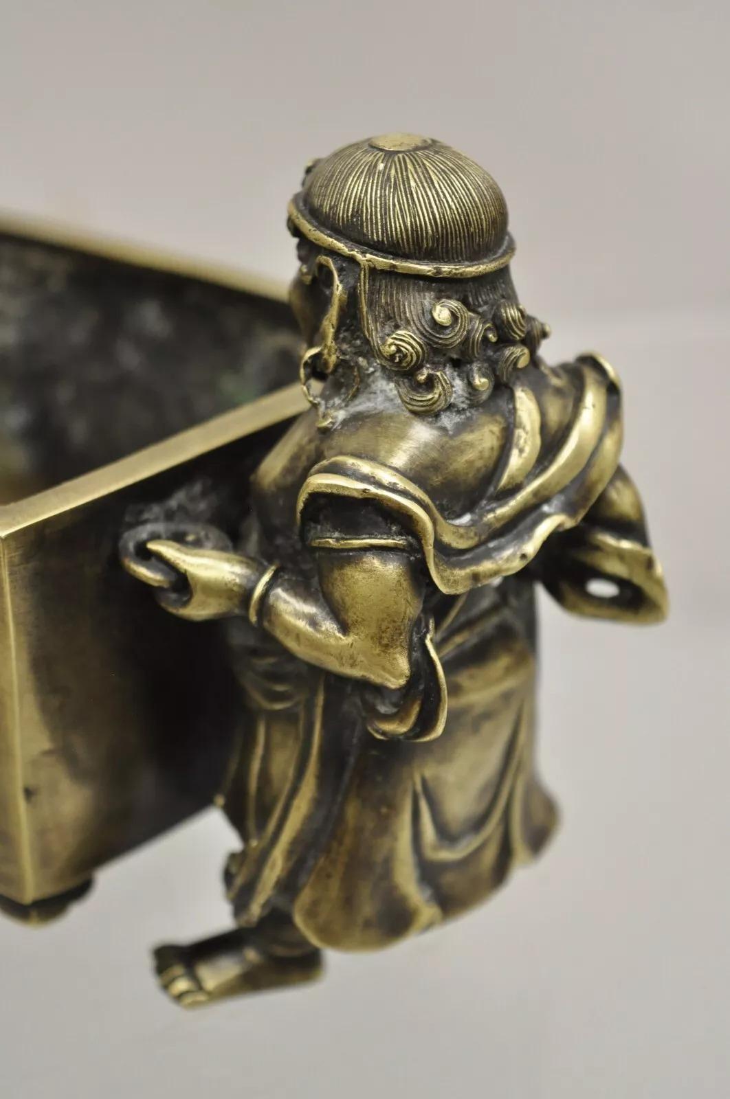 Bronze Encensoir figuratif chinois ancien d'étranger Ming Xuande marqué Ming à Qing en vente