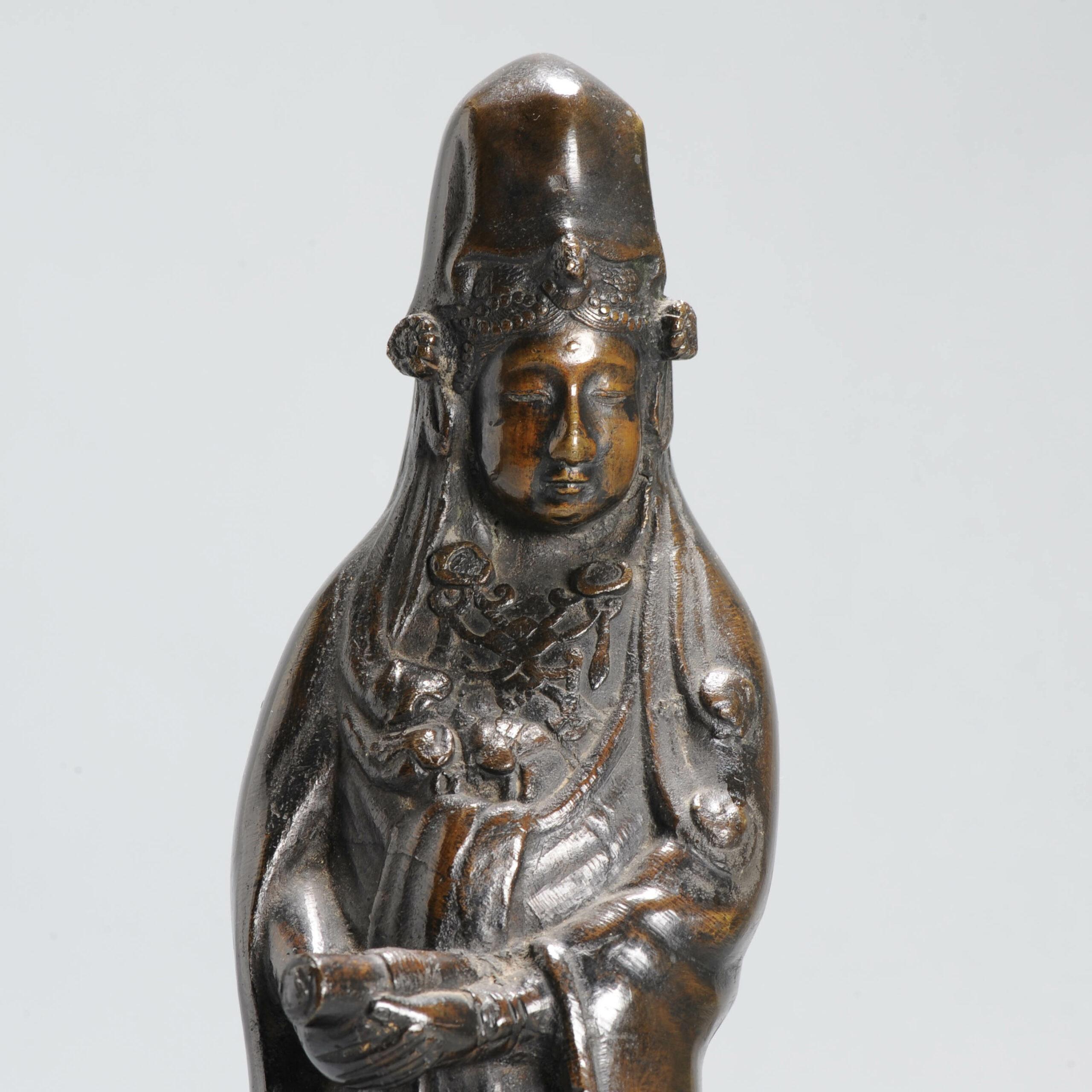 Bronze top level Chinese statue
Qing period, 19th century.

Additional information:
Material: Bronze,  Metal & Cloisonne
Type: Statues
Region of Origin: China 
Period: 19th century
Condition: BRONZE  top level Chinese statue
Qing period, 19th