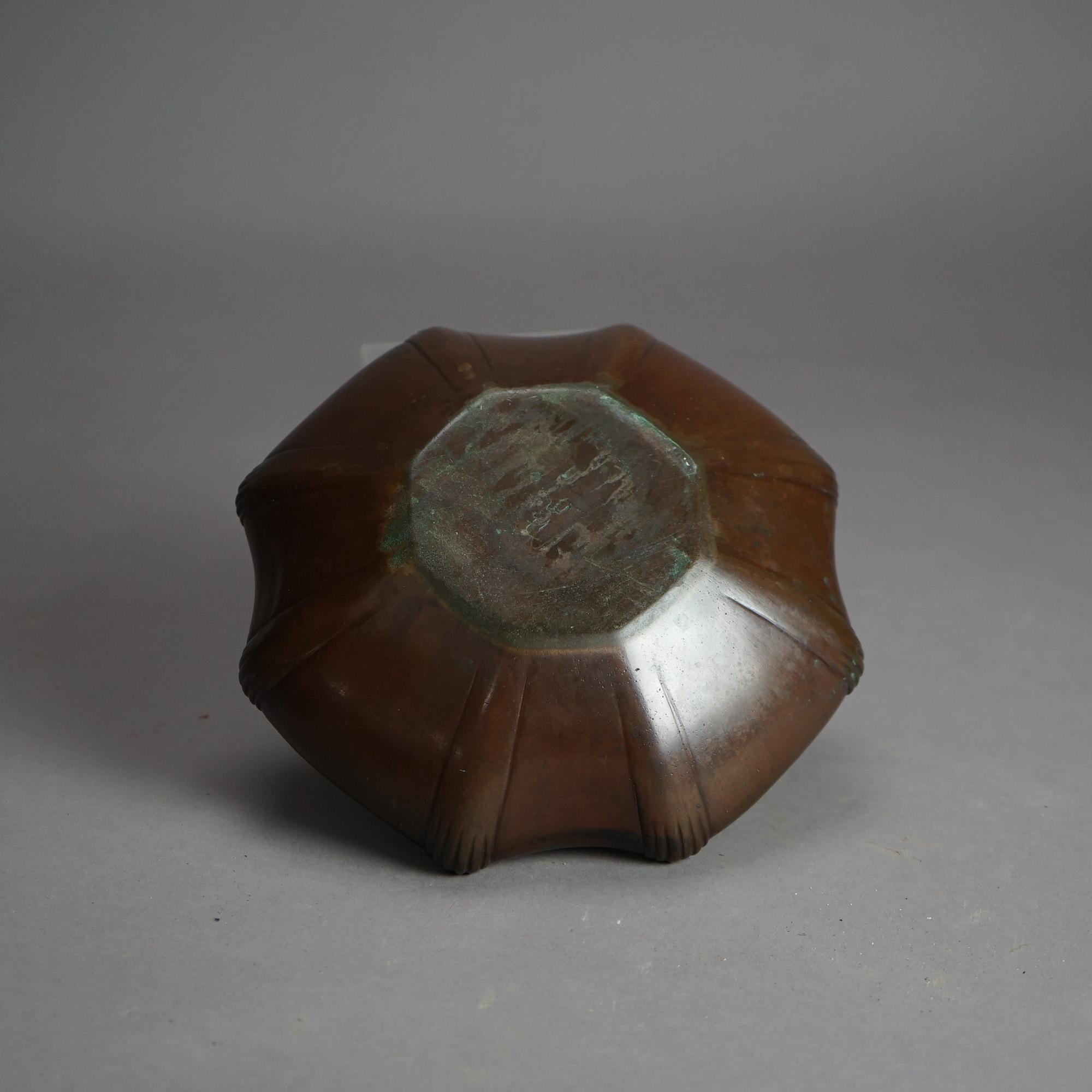 Antike chinesische niedrige Schale aus Bronze, signiert, um 1900 im Angebot 3