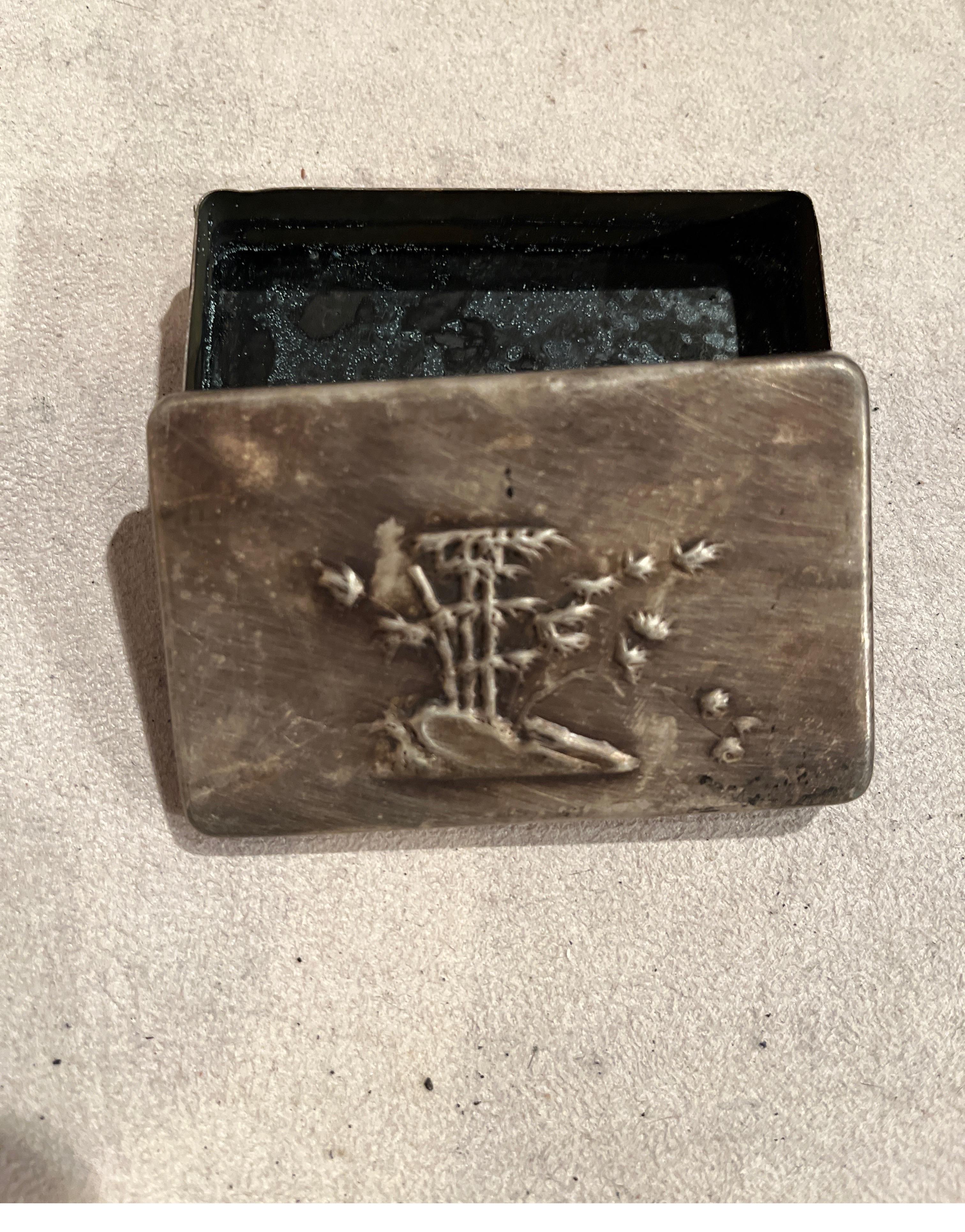Boîte à encre chinoise ancienne en bronze repoussé en vente 3