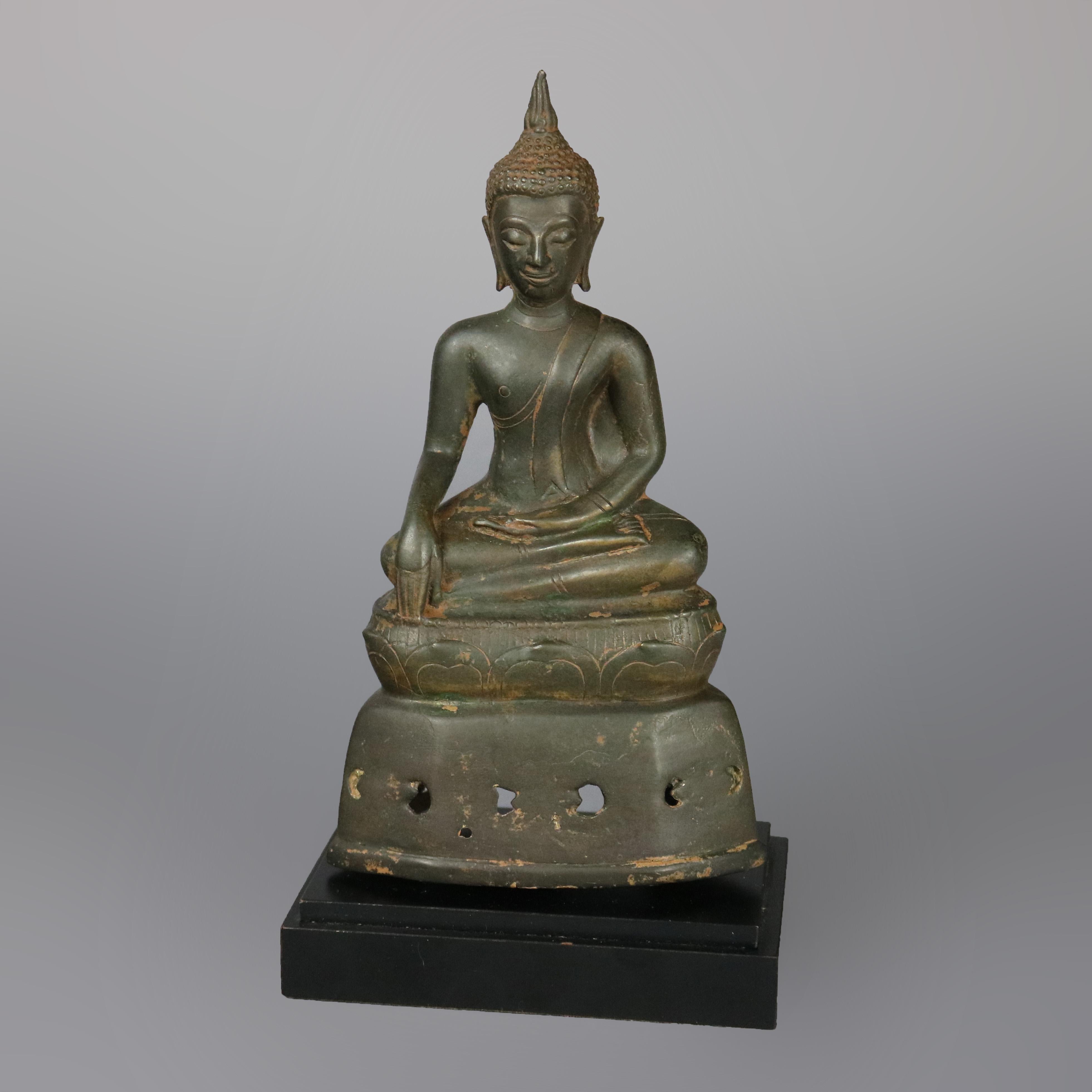 An antique Chinese Buddha sculpture offers cast bronze seated Shiva, 19th century

Measures: 9.75