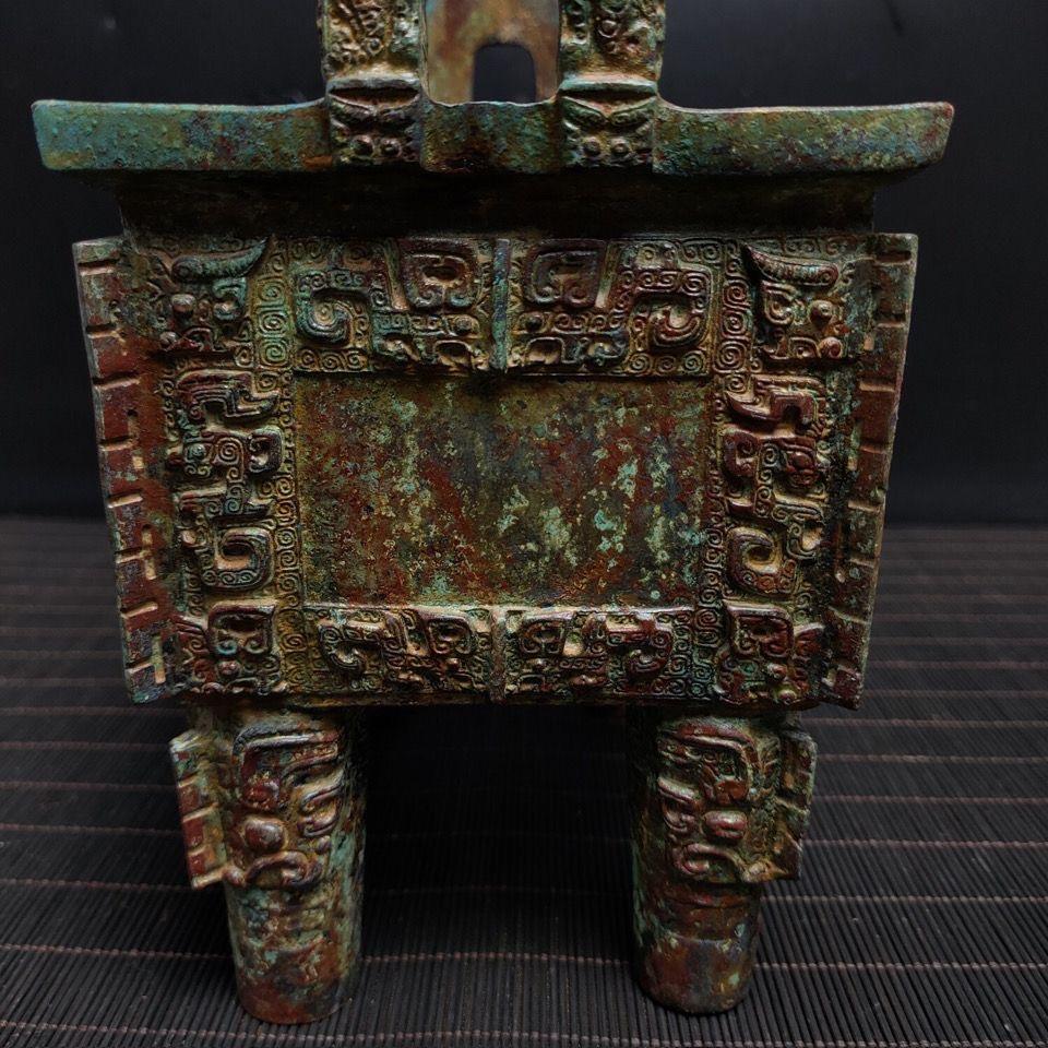 Antique Chinese Bronze Square Pot Ding  For Sale 2