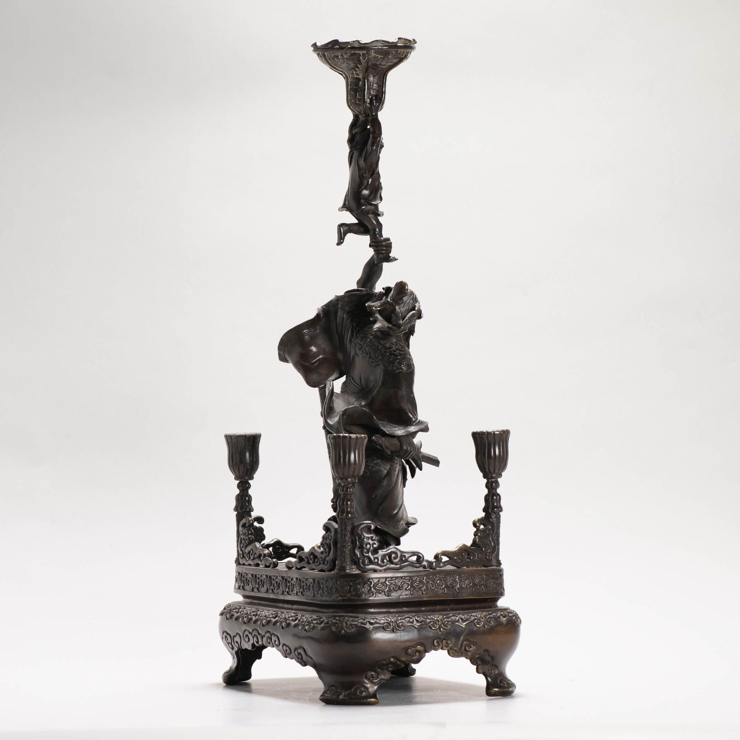 Antiker chinesischer Bronzestatuen-Kerzenhalter China Zhong Kui und Kind, 19. Jahrhundert, China im Angebot 8