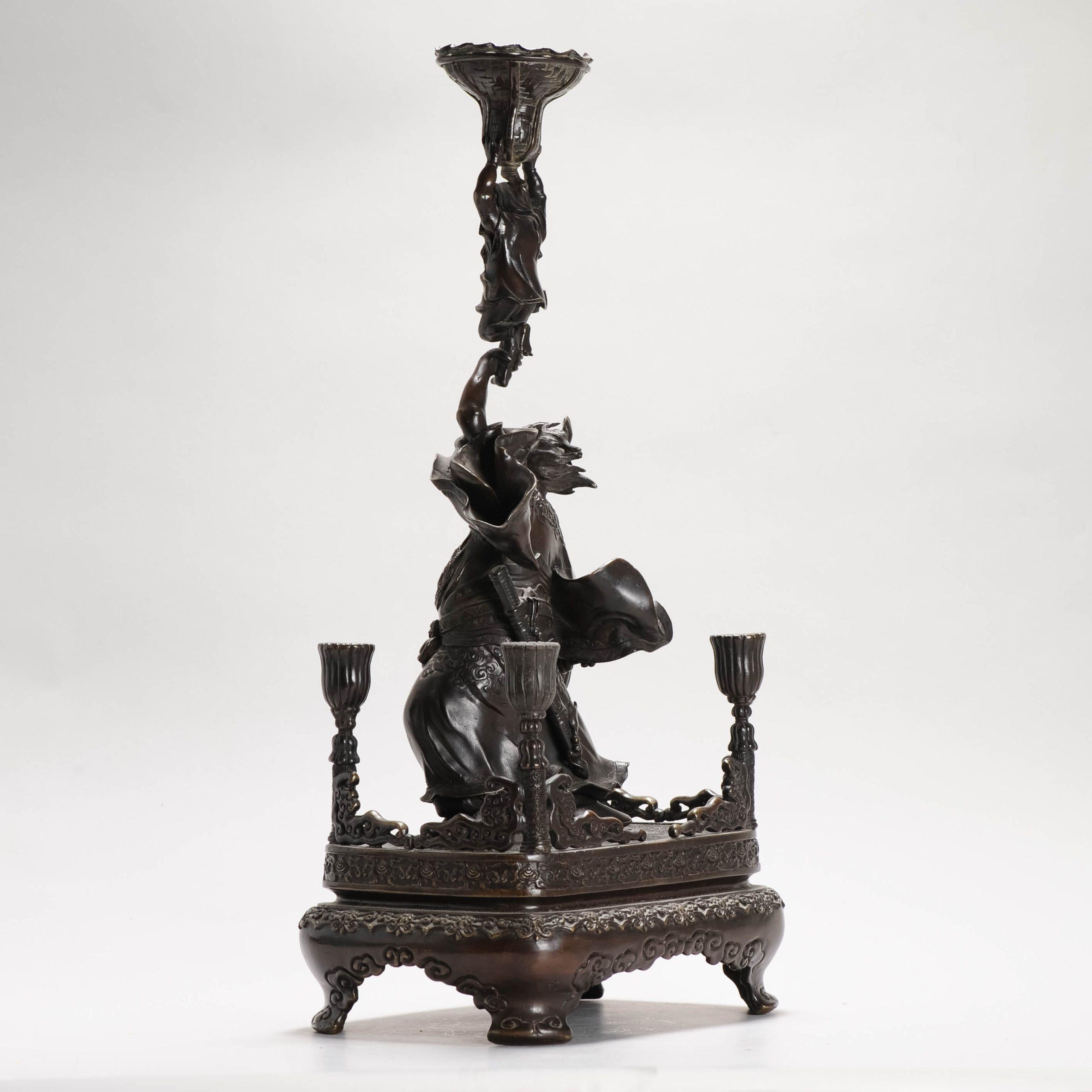 Antiker chinesischer Bronzestatuen-Kerzenhalter China Zhong Kui und Kind, 19. Jahrhundert, China im Angebot 12