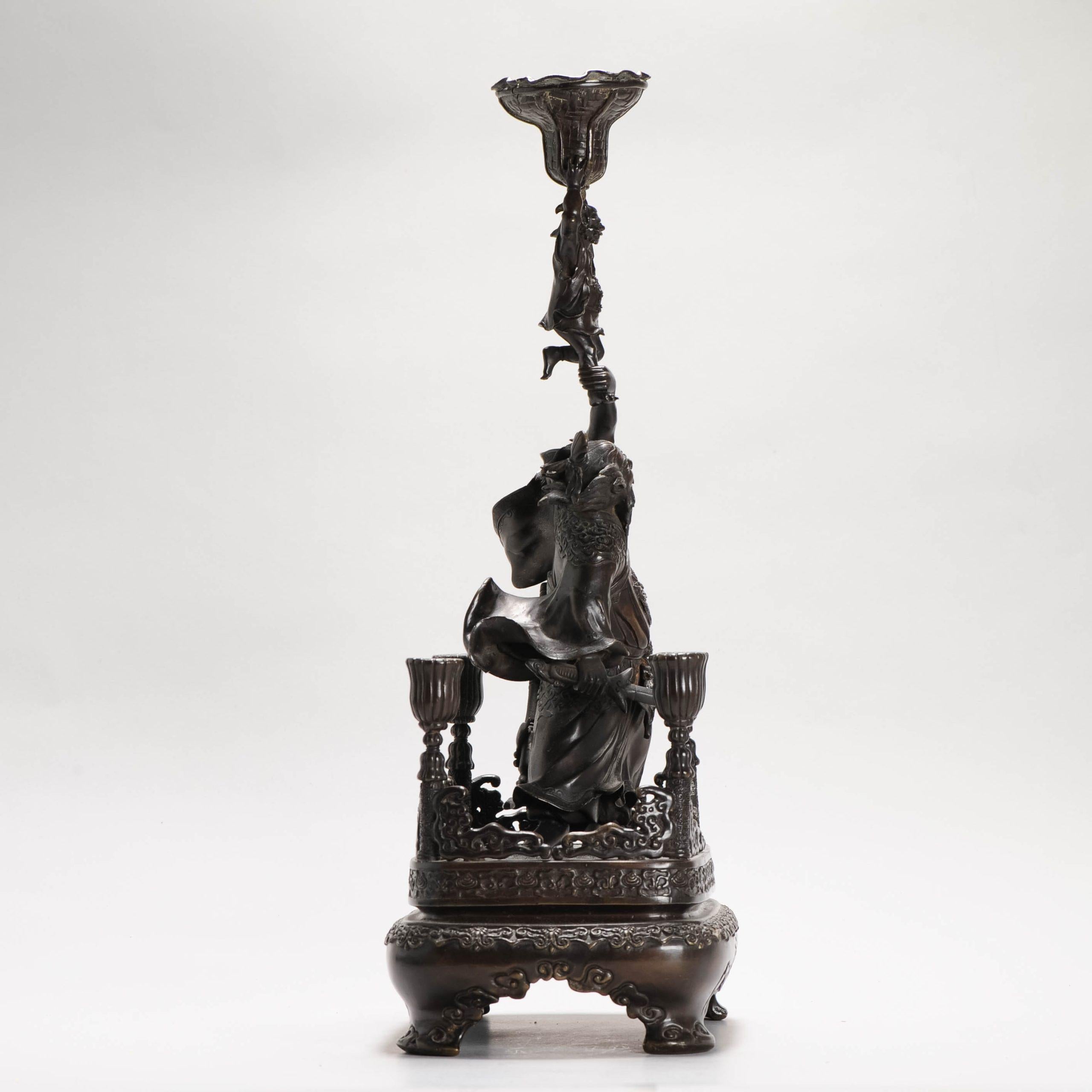 Antiker chinesischer Bronzestatuen-Kerzenhalter China Zhong Kui und Kind, 19. Jahrhundert, China im Angebot 13
