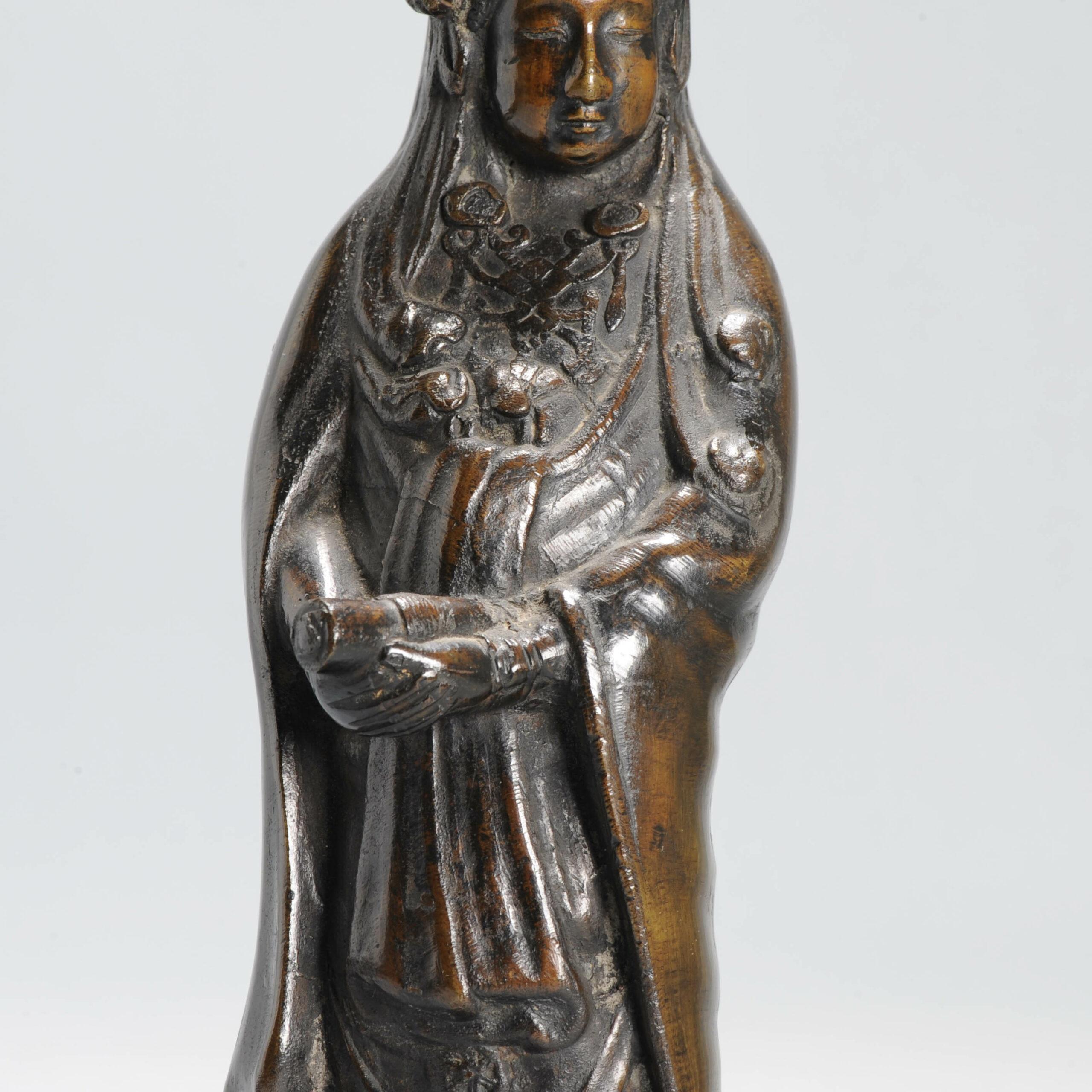 Antique Chinese Bronze Statue Guanyin China 19th / 20th century For Sale 2