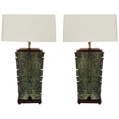 Paire de vases chinois anciens en bronze montés en lampes