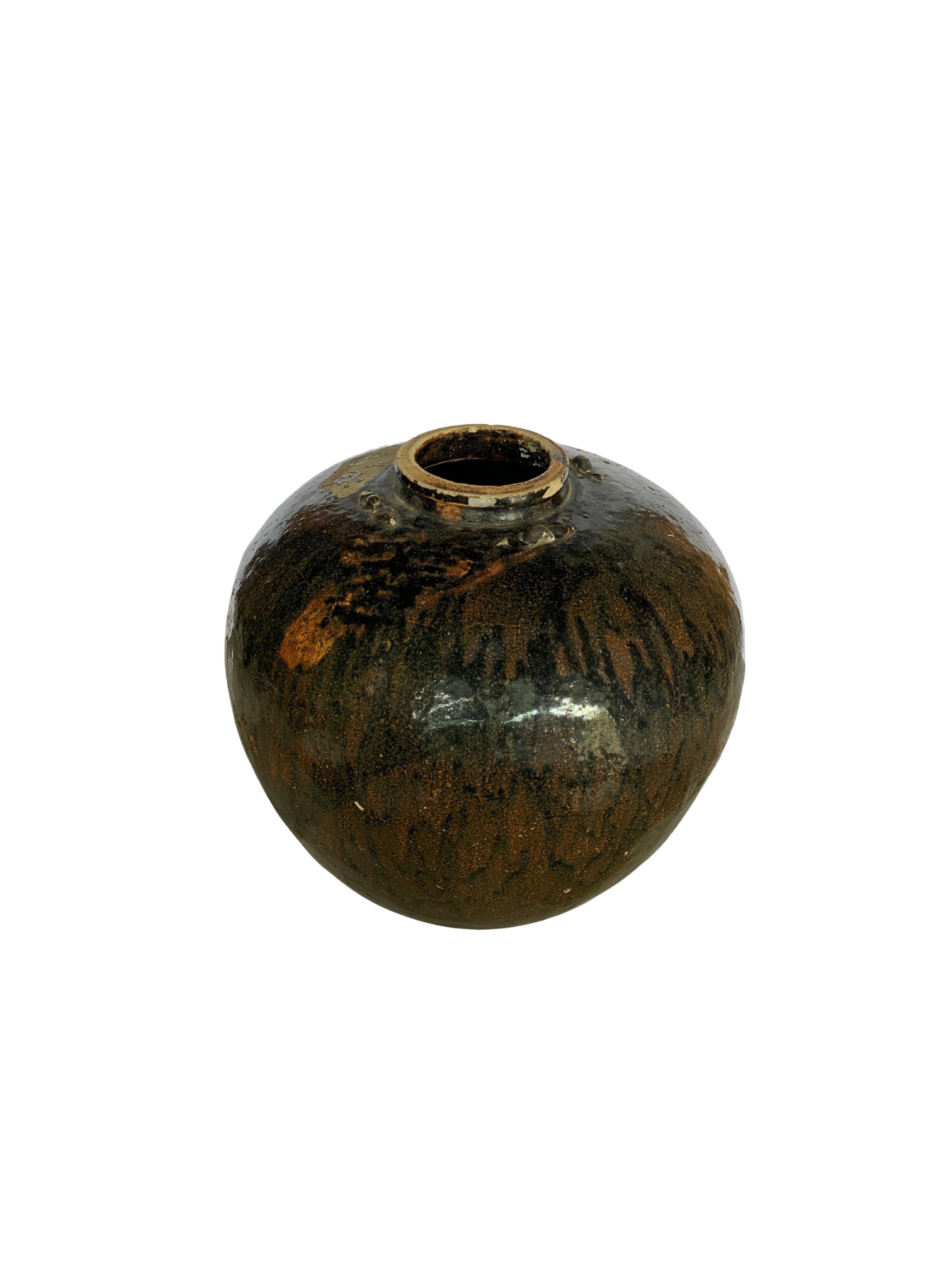 Antique Chinese Brown / Black Glazed Pickling Jar, c. 1900 In Good Condition For Sale In Jimbaran, Bali