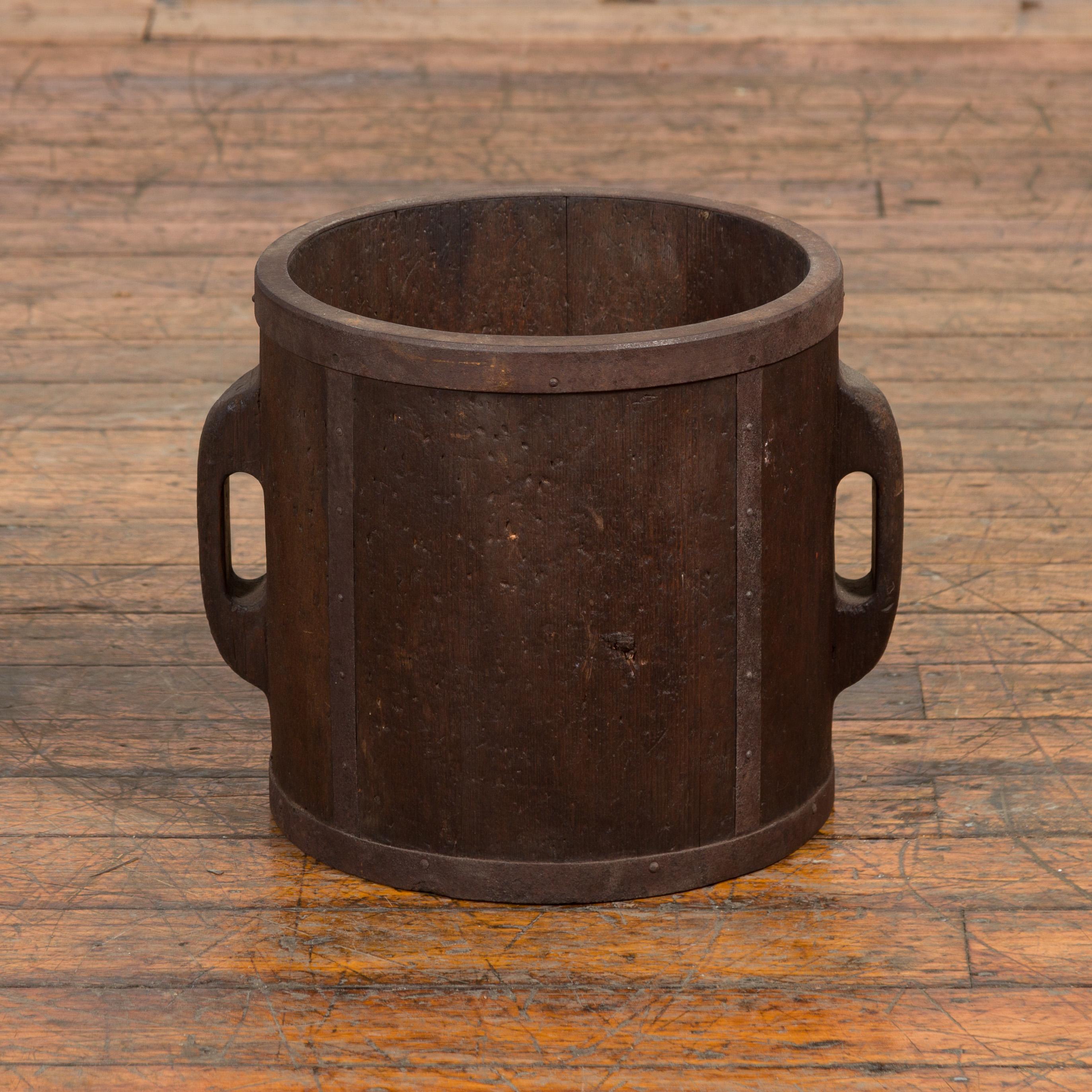 20th Century Antique Chinese Brown Grain Measuring Cup with Metal Braces and Lateral Handles For Sale