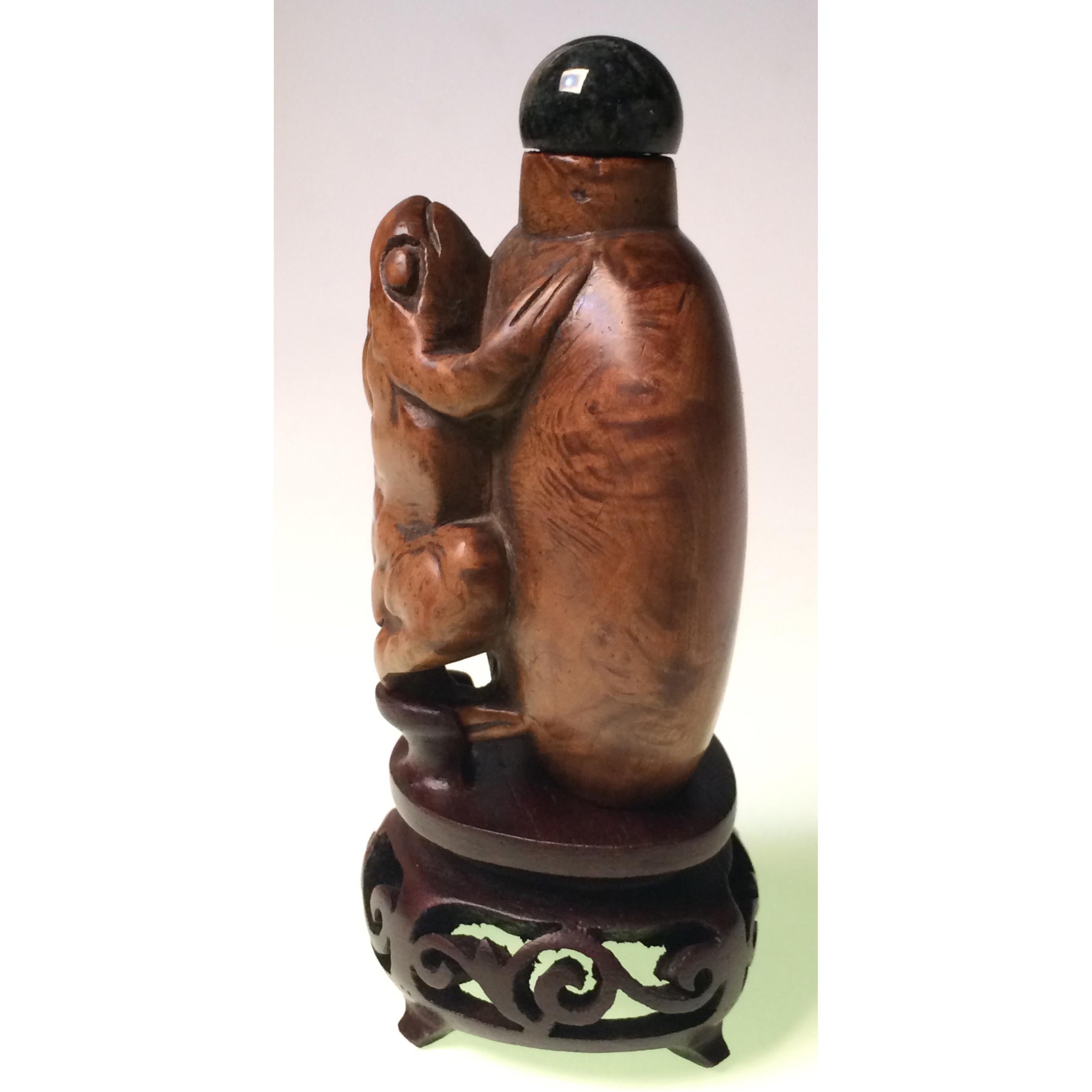 Hand-Carved Antique Chinese Burl Wood Snuff Bottle with a Large Three-Legged Toad For Sale