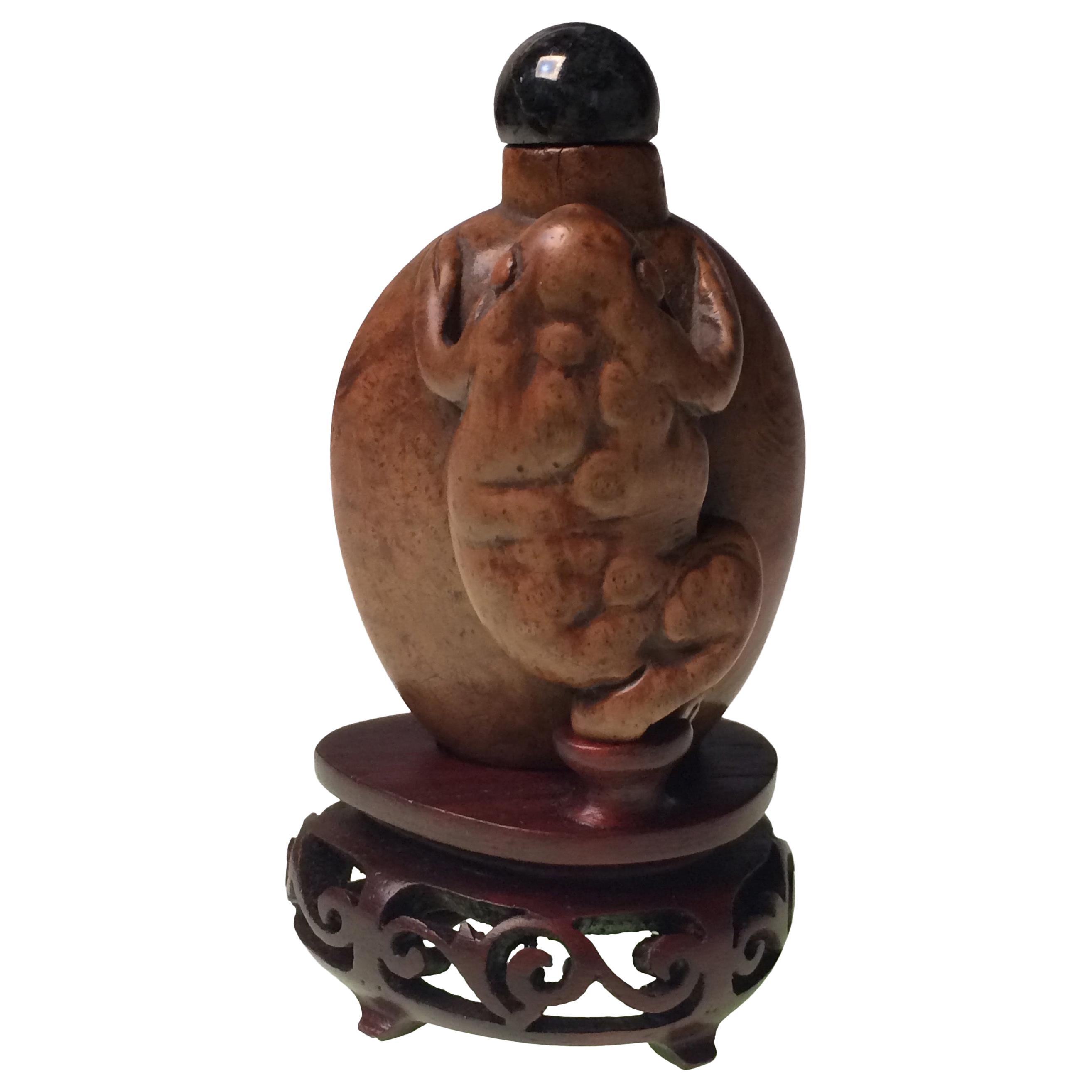 Antique Chinese Burl Wood Snuff Bottle with a Large Three-Legged Toad For Sale
