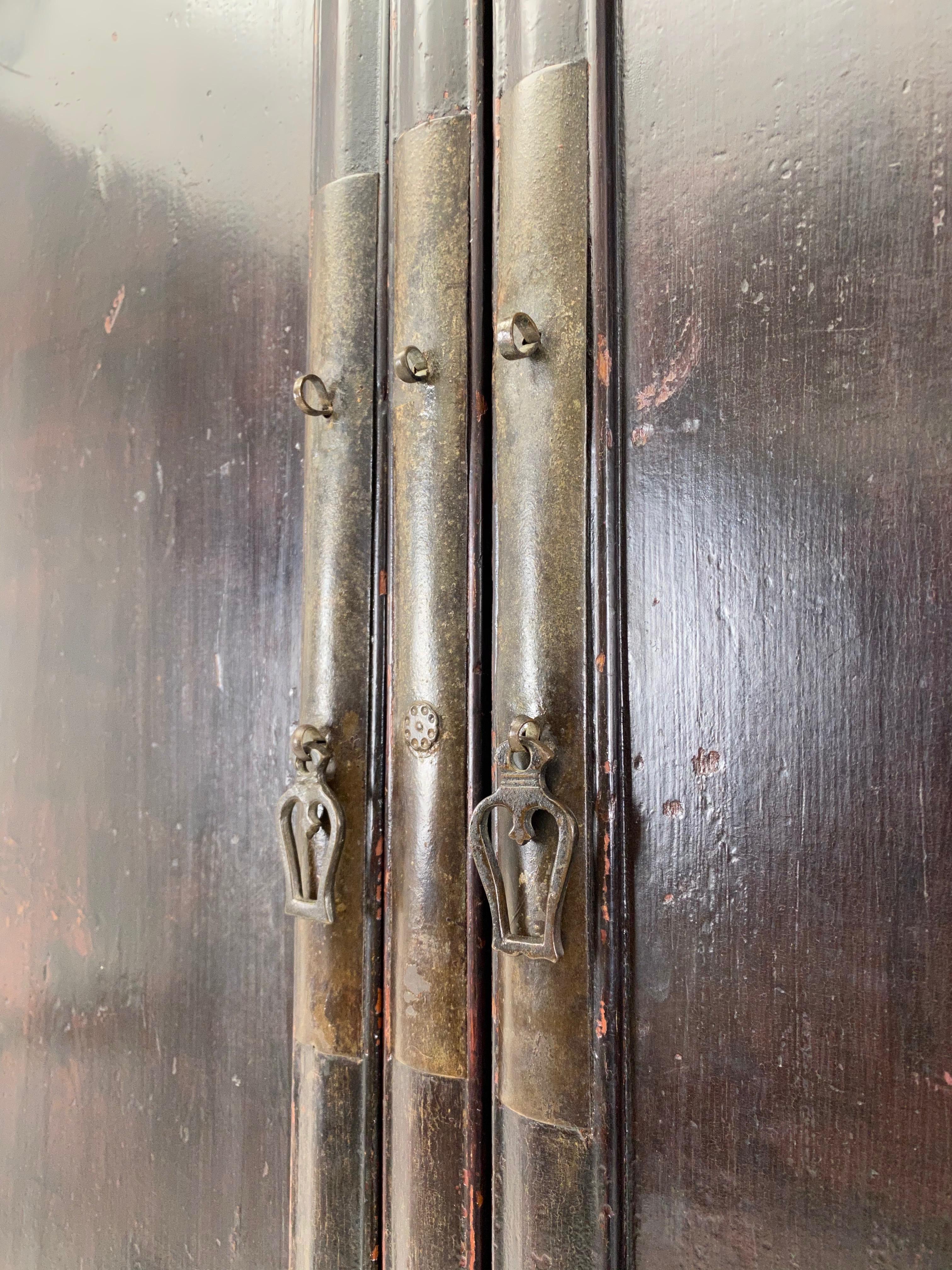 Antique Chinese Cabinet, Wardrobe in Dark Elm wood.  For Sale 10