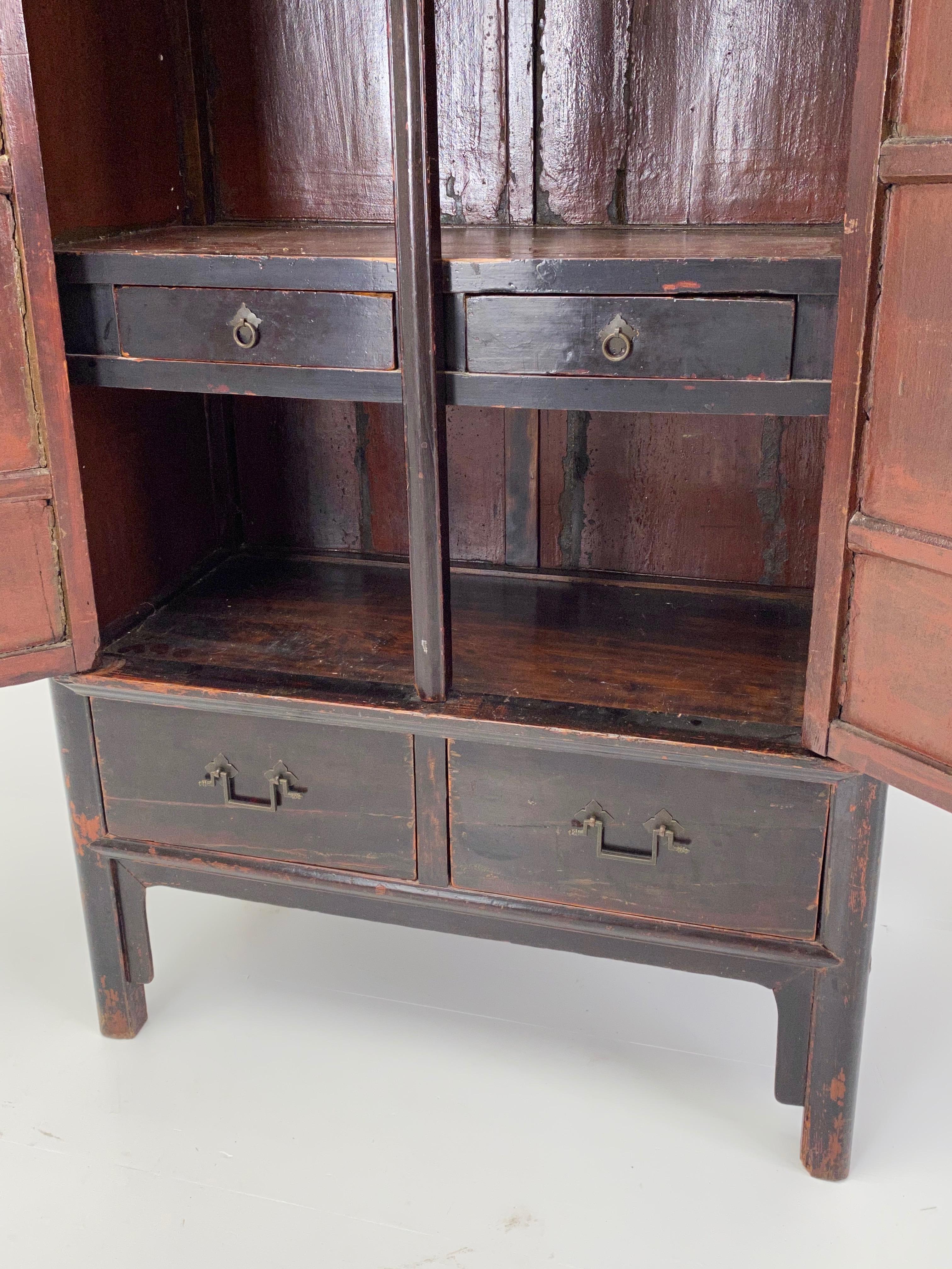 Antique Chinese Cabinet, Wardrobe in Dark Elm wood.  In Good Condition For Sale In Schellebelle, BE