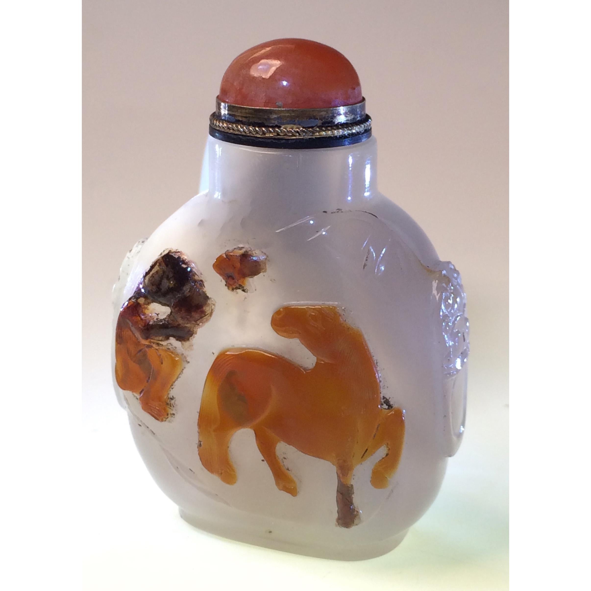 Qing Antique Chinese Cameo Agate Snuff Bottle For Sale