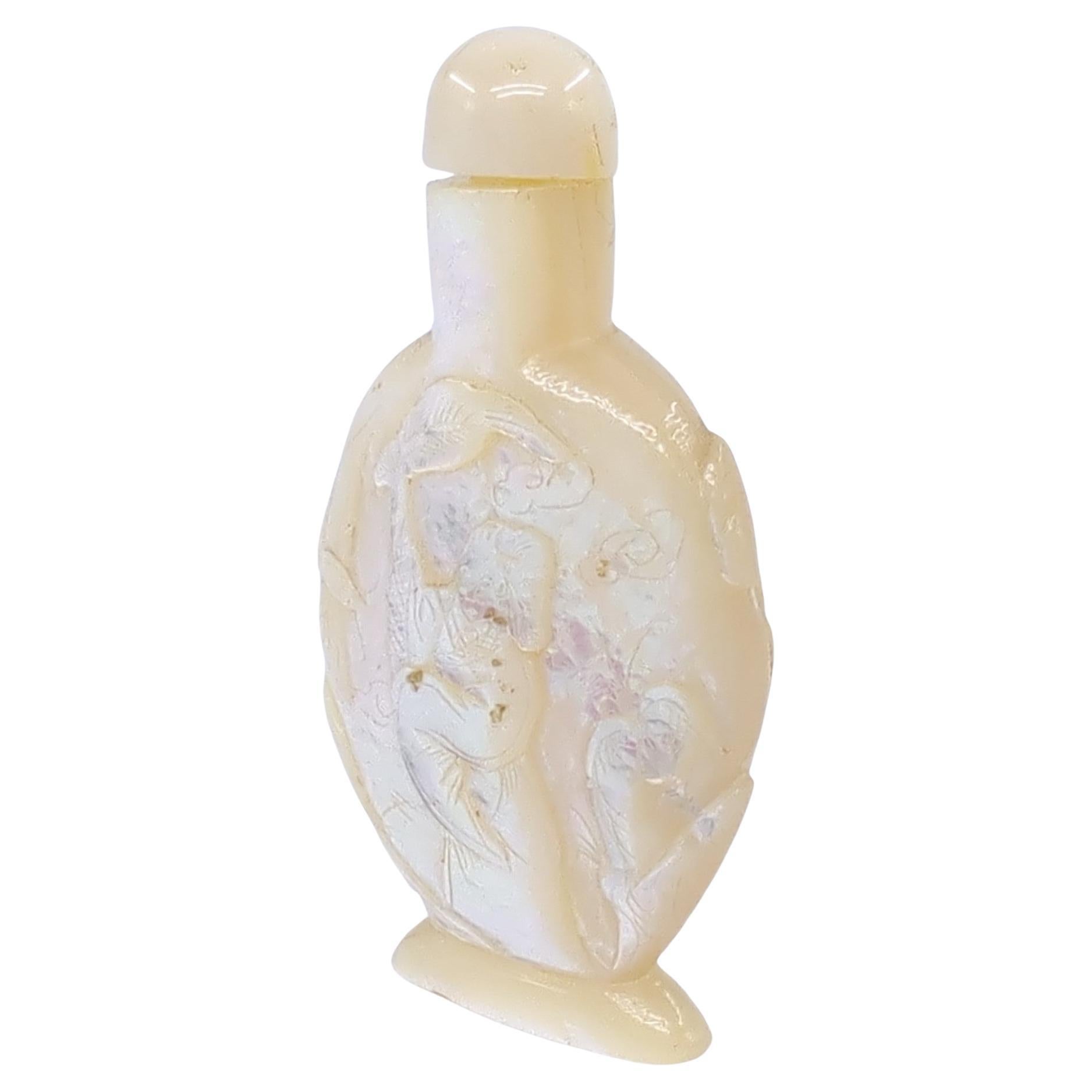 Mid-20th Century Antique Chinese Cameo Carved Mother-Of-Pearl MOP Snuff Bottle PRoC 5/6/7 period For Sale