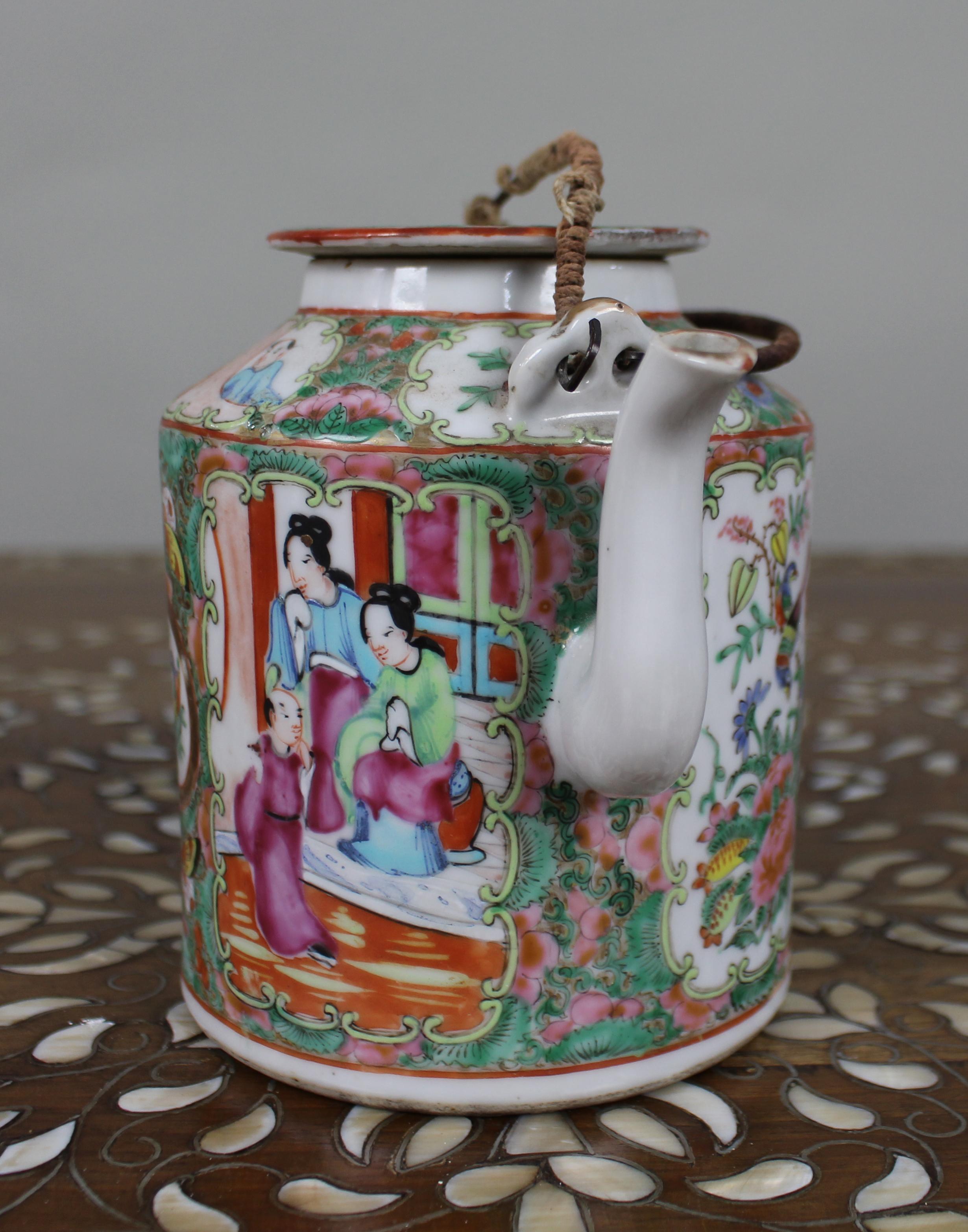 Antique Chinese Canton Famille Rose Porcelain Tea Pot c.1880 For Sale 1