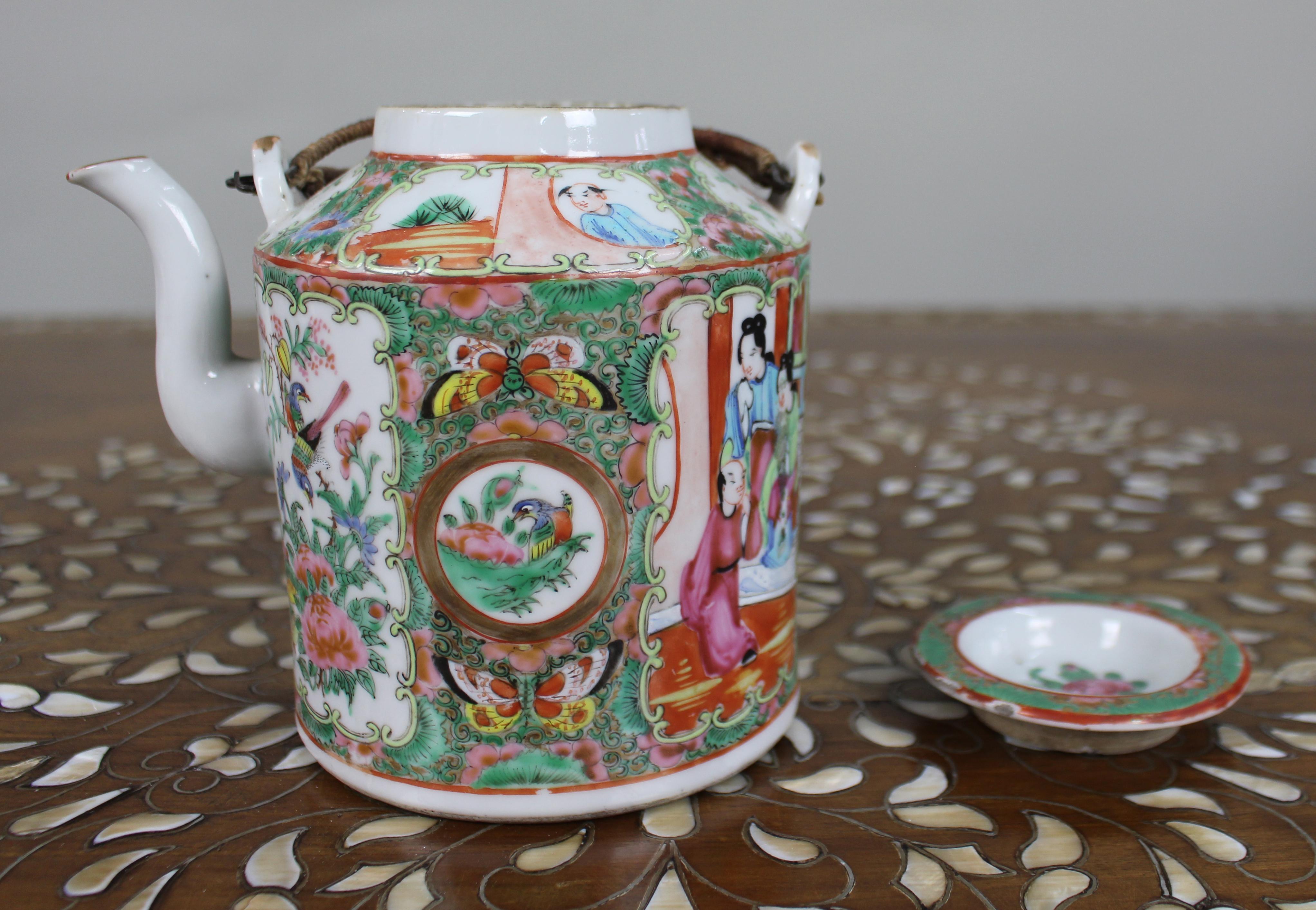 Antique Chinese Canton Famille Rose Porcelain Tea Pot c.1880 For Sale 4