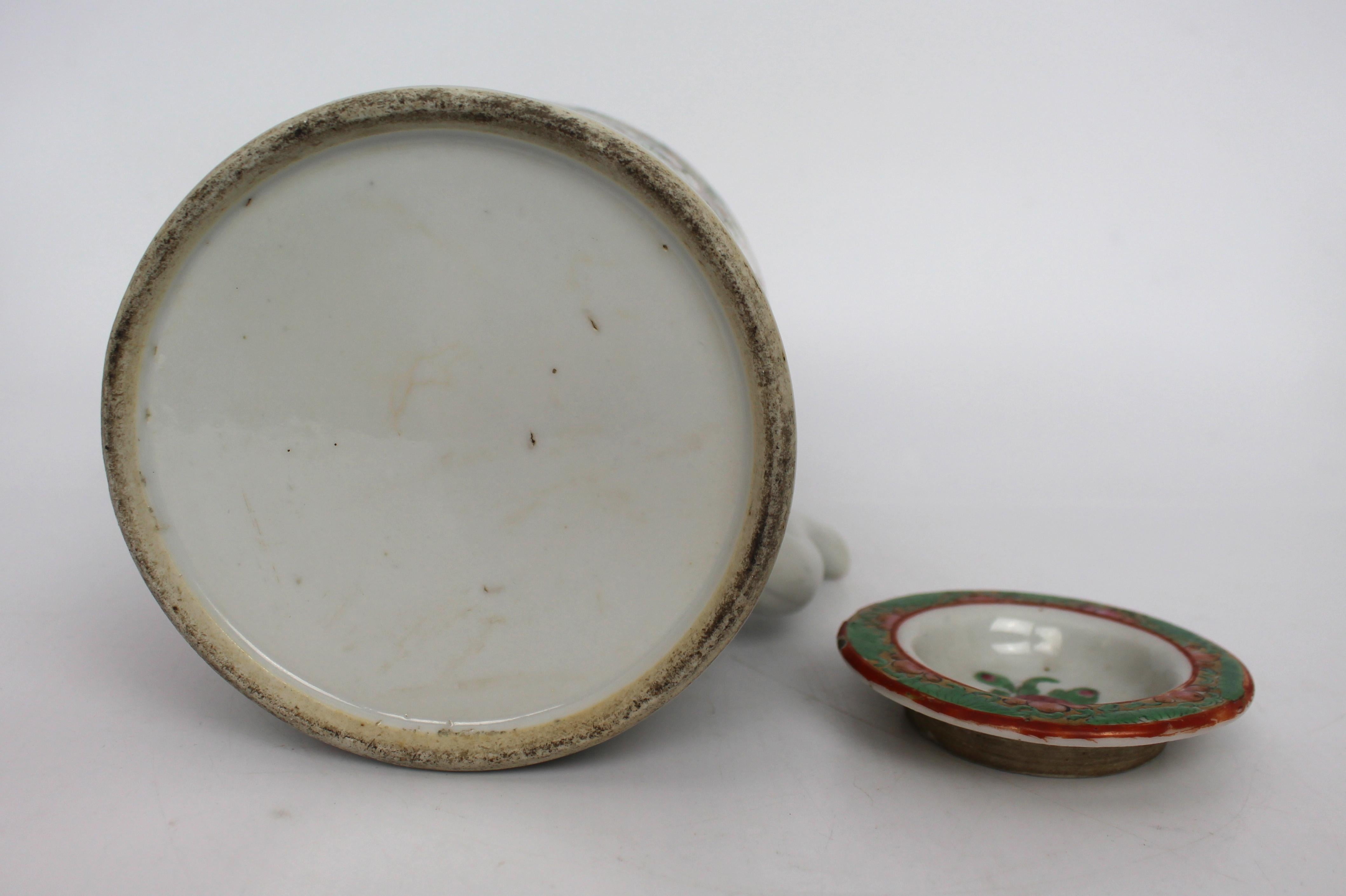 Antike chinesische Canton Famille Rose Porzellan Teekanne, um 1900 im Angebot 3