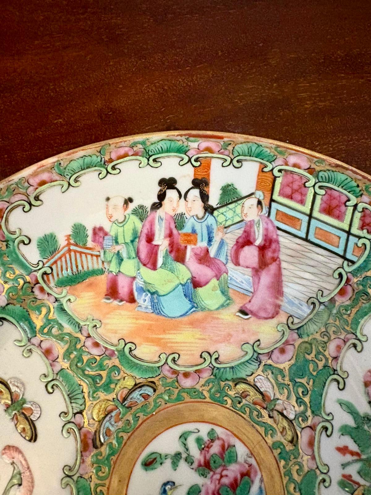 Antique Chinese Canton Rose Medallion Plate In Good Condition For Sale In Suffolk, GB