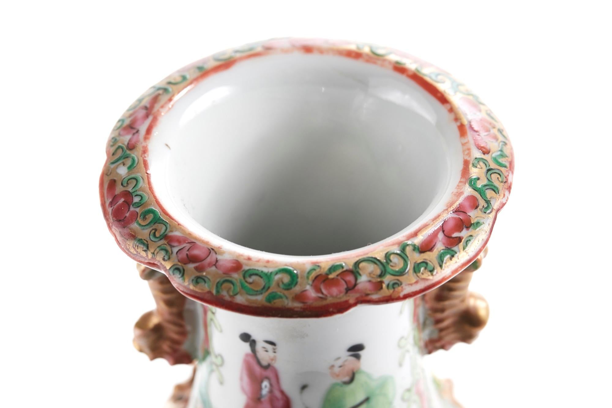 Antique Chinese Canton vase with lovely enameled decoration, gilded dogs of with lovely shaped top.
Perfect condition.
Measures: 4