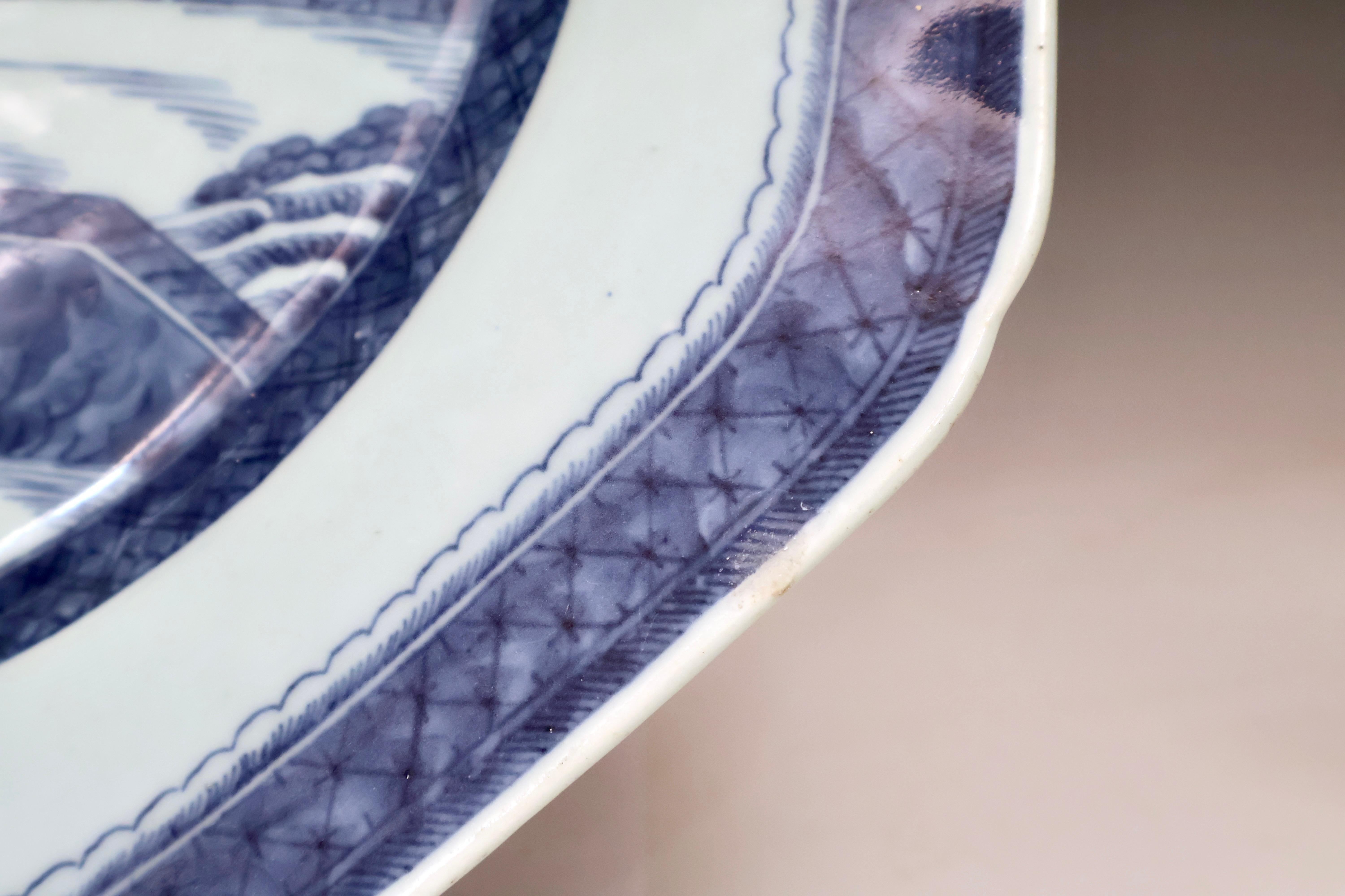 Peint à la main Ancien Canton Chinois X Grand Plat Porcelaine d'Exportation Bleu & Blanc Enorme 20x17