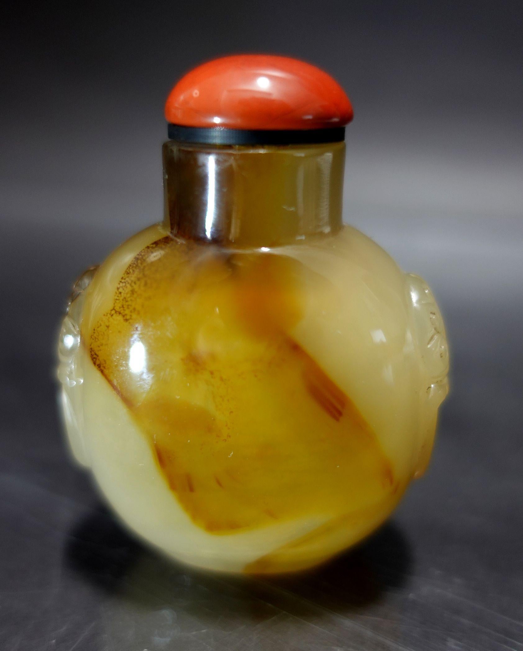 Antique Chinese Carved Agate Snuff Bottle #1, 19th Century In Excellent Condition For Sale In Norton, MA