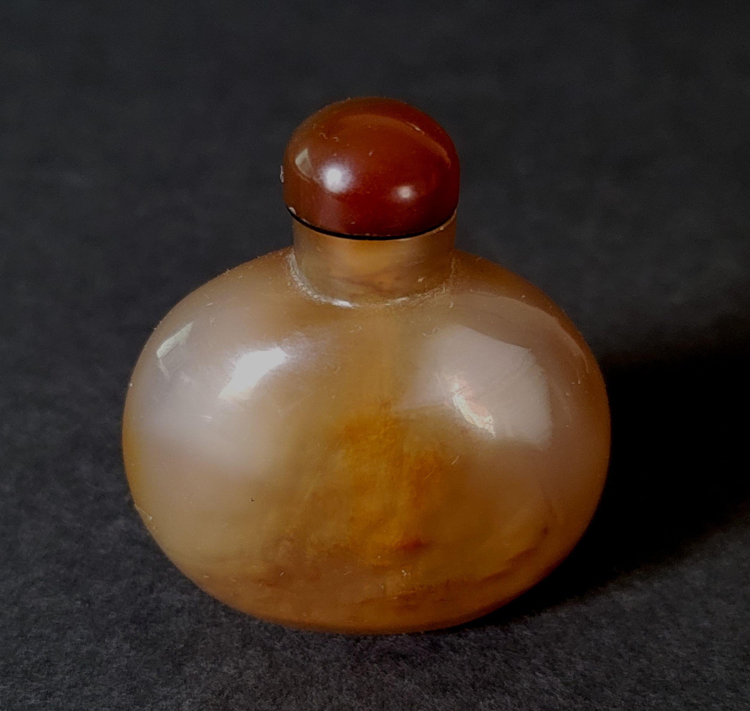 A fine and beautiful Carved Agate Snuff Bottle, a deep carving interior with an agate cap.
 