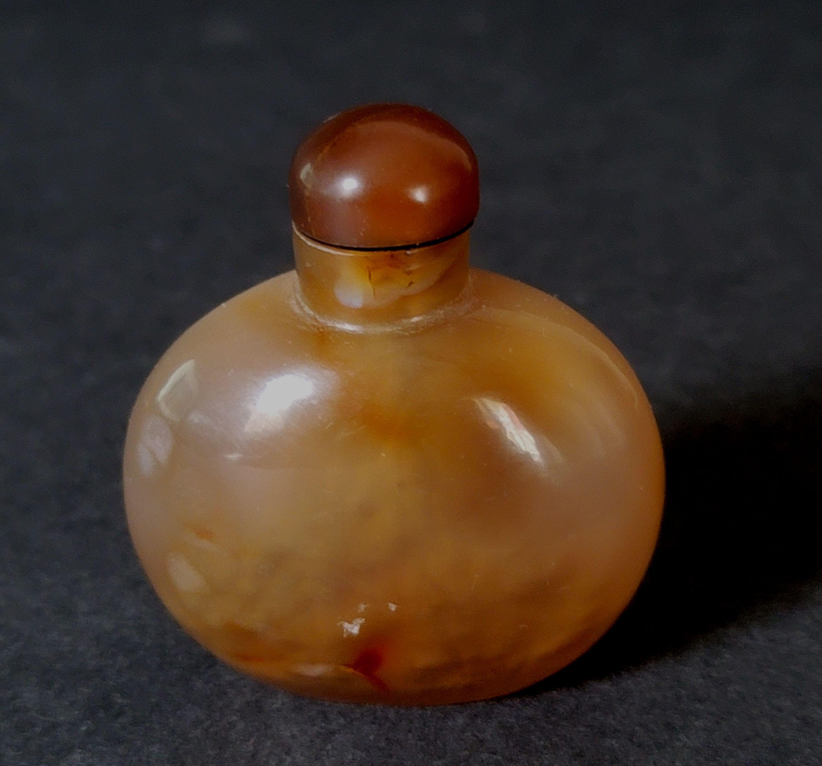 Antique Chinese Carved Agate Snuff Bottle, 19th Century 3