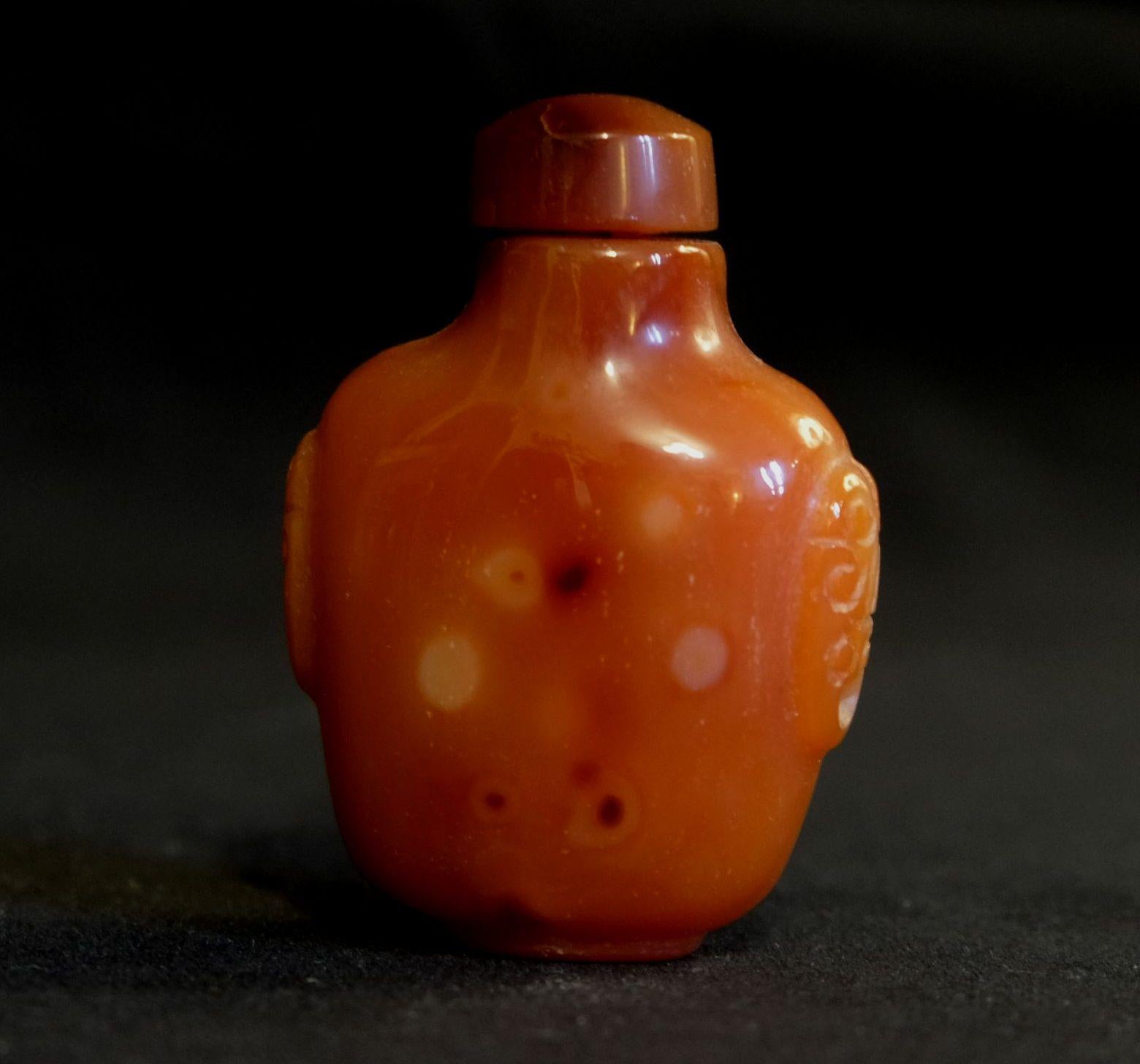 Antique Chinese Carved Agate Snuff Bottle, 20th Century For Sale 1