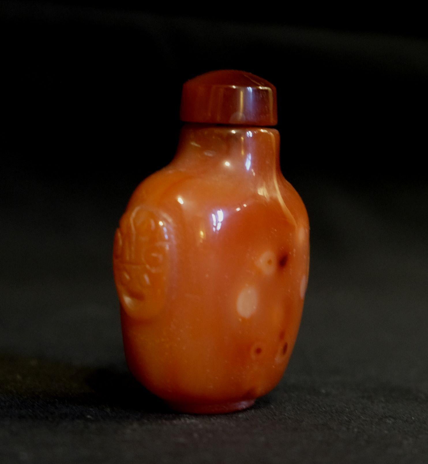 Antike chinesische geschnitzte Achat-Schnupftabakflasche, 20. Jahrhundert im Zustand „Hervorragend“ im Angebot in Norton, MA