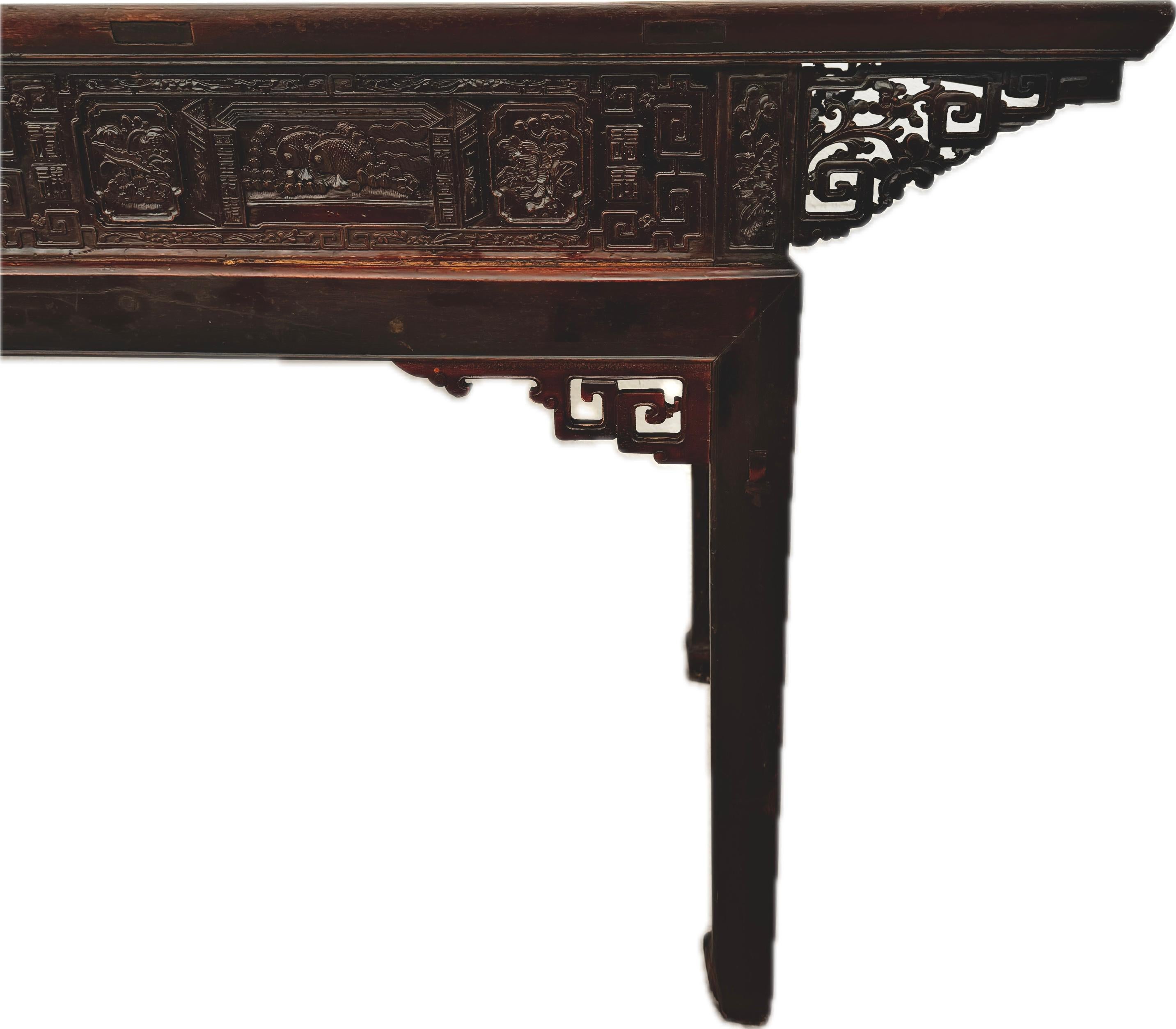 Ancienne table d'autel chinoise sculptée / bureau en vente 7