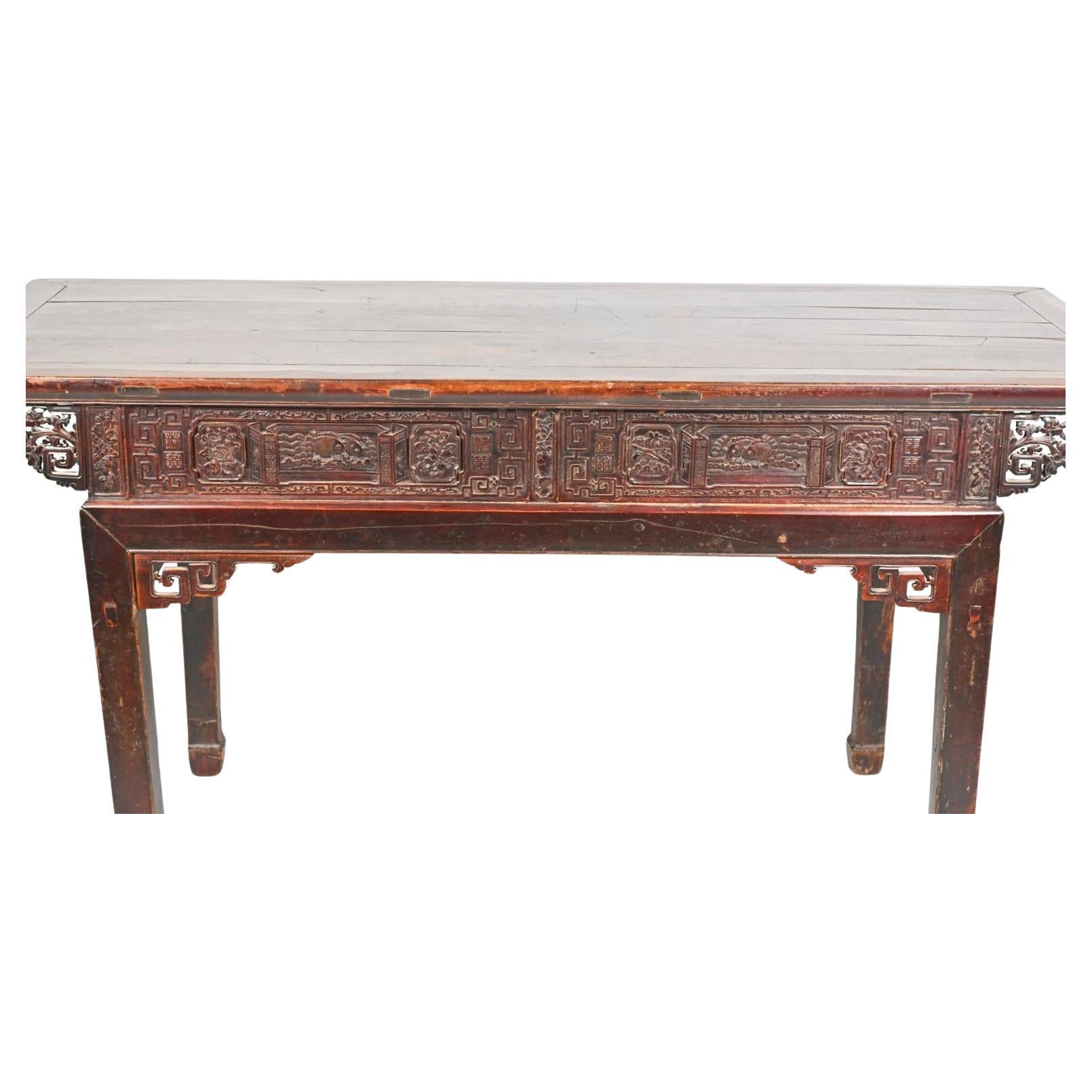 Exportation chinoise Ancienne table d'autel chinoise sculptée / bureau en vente