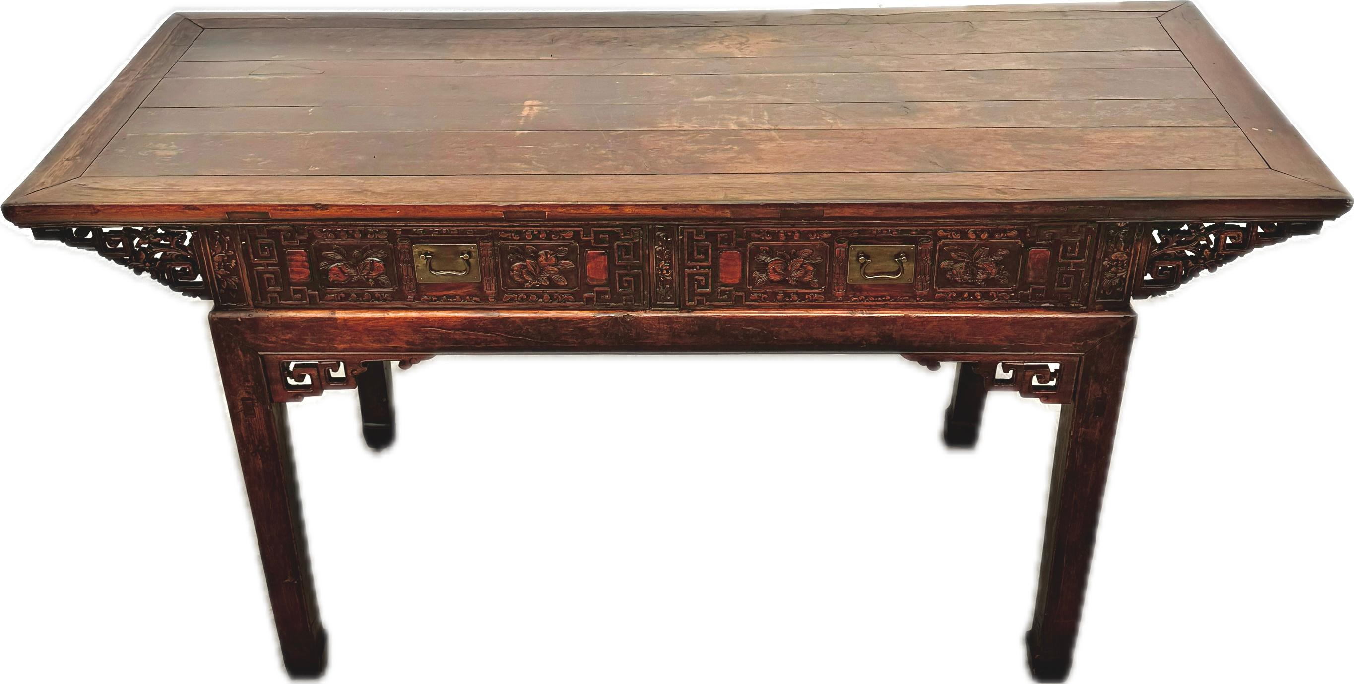 Ancienne table d'autel chinoise sculptée / bureau en vente 1