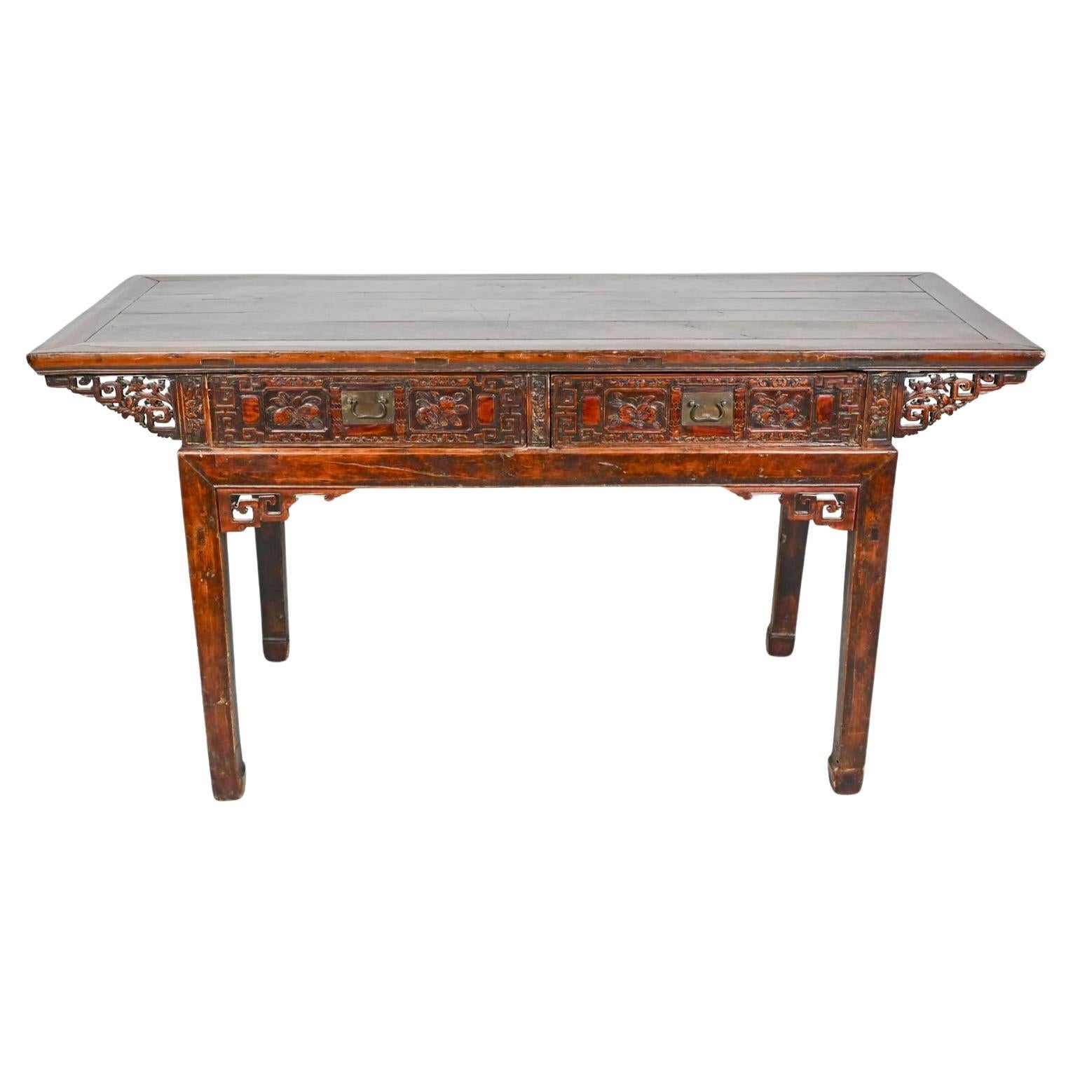 Ancienne table d'autel chinoise sculptée / bureau en vente