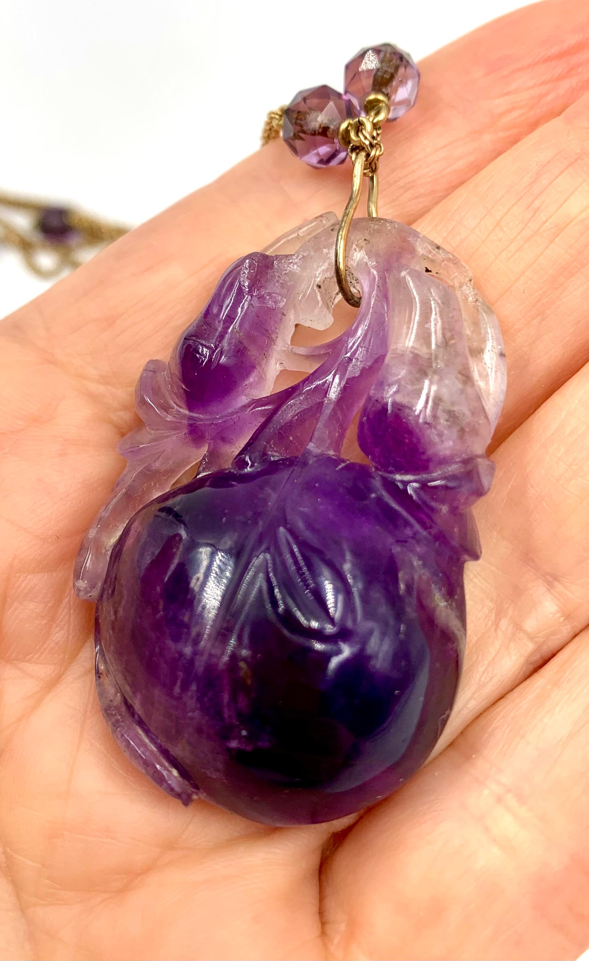 Antique Chinese Carved Amethyst Peach Pendant 14K Gold Natural Pearl Necklace In Good Condition For Sale In New York, NY